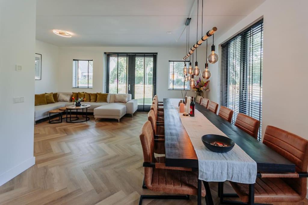 Brand new luxurious 6 bedroom villa in Amsterdam