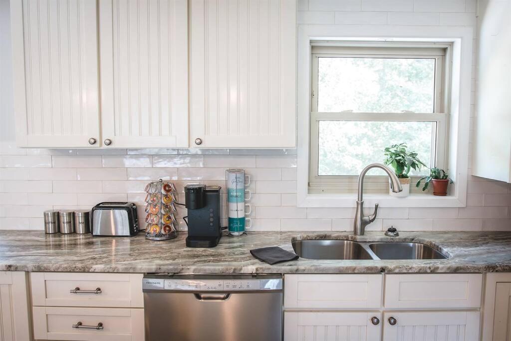 The Retreat with Private Pool and Hot Tub! view 4