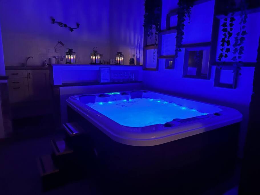 Relax nella jacuzzi in Toscana photo 3