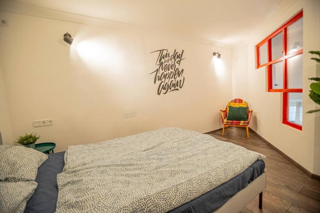 Hot tube apartment in the heart of Budapest, Kazinczy street view 2