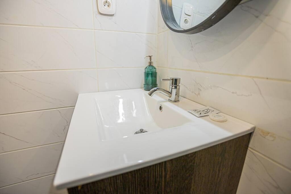Hot tube apartment in the heart of Budapest, Kazinczy street view 4