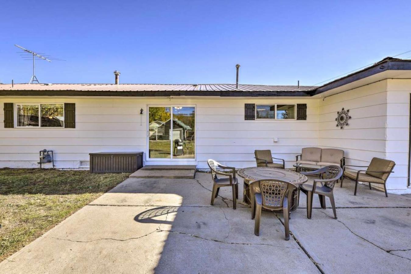 Stunning highly sought house w/ river access nearby