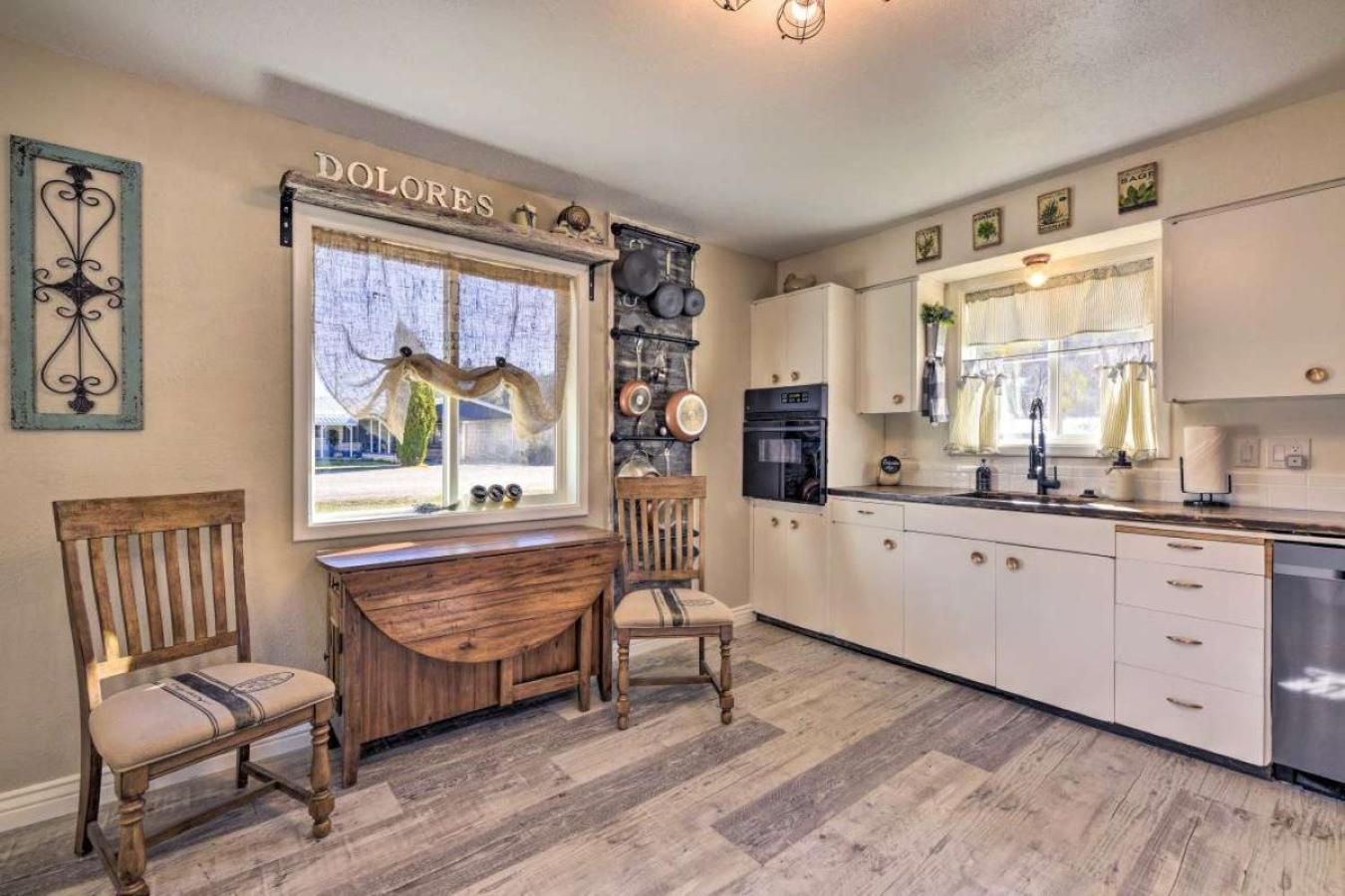 Stunning highly sought house w/ river access nearby