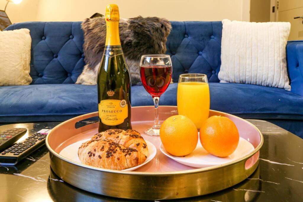 Luxury Apartment - Close to City Centre - Free Parking, Fast Wifi, SmartTV with Sky and Netflix by Yoko Property view 3