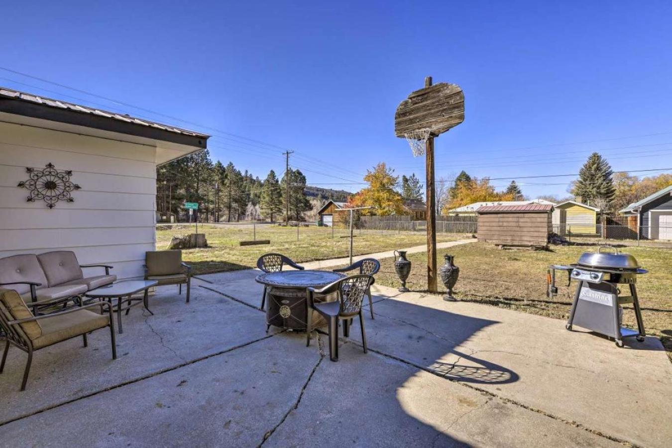Stunning highly sought house w/ river access nearby