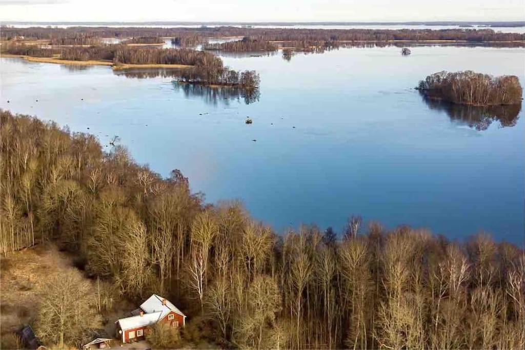 Spacious house near water and nature view 3