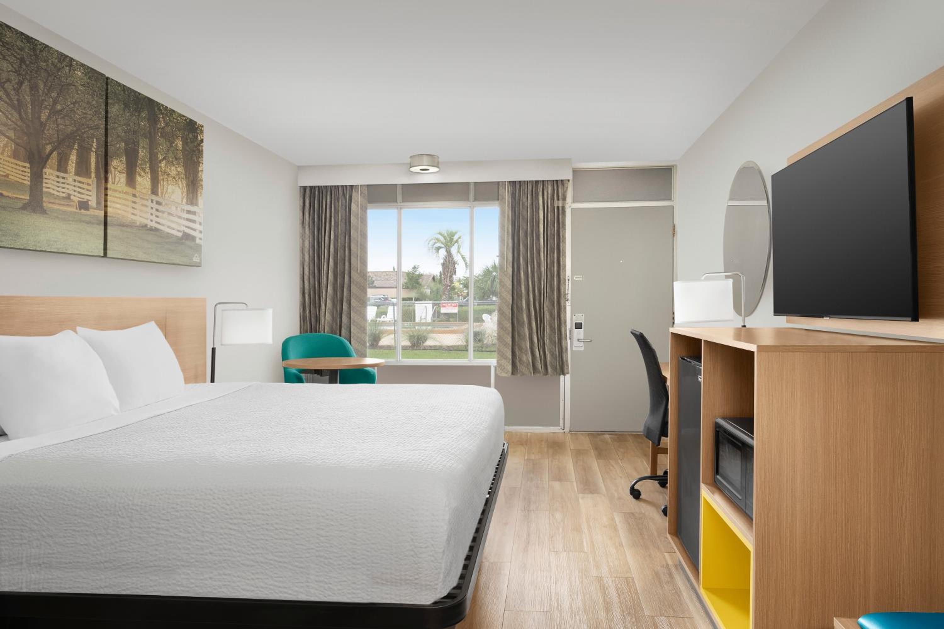 Lake City Vacations - Days Inn by Wyndham Lake City I-75 - Property Image 5