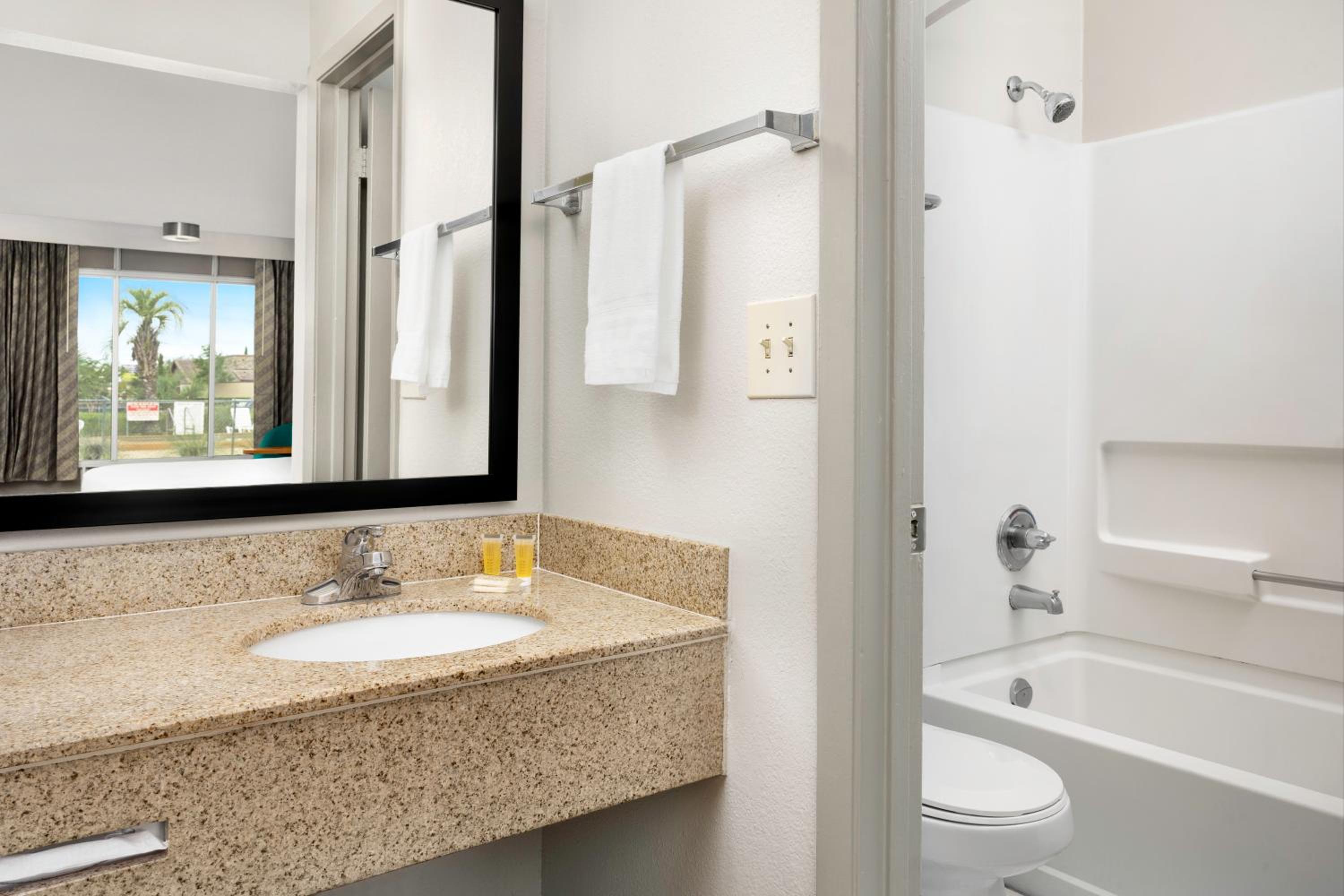 Lake City Vacations - Days Inn by Wyndham Lake City I-75 - Property Image 3