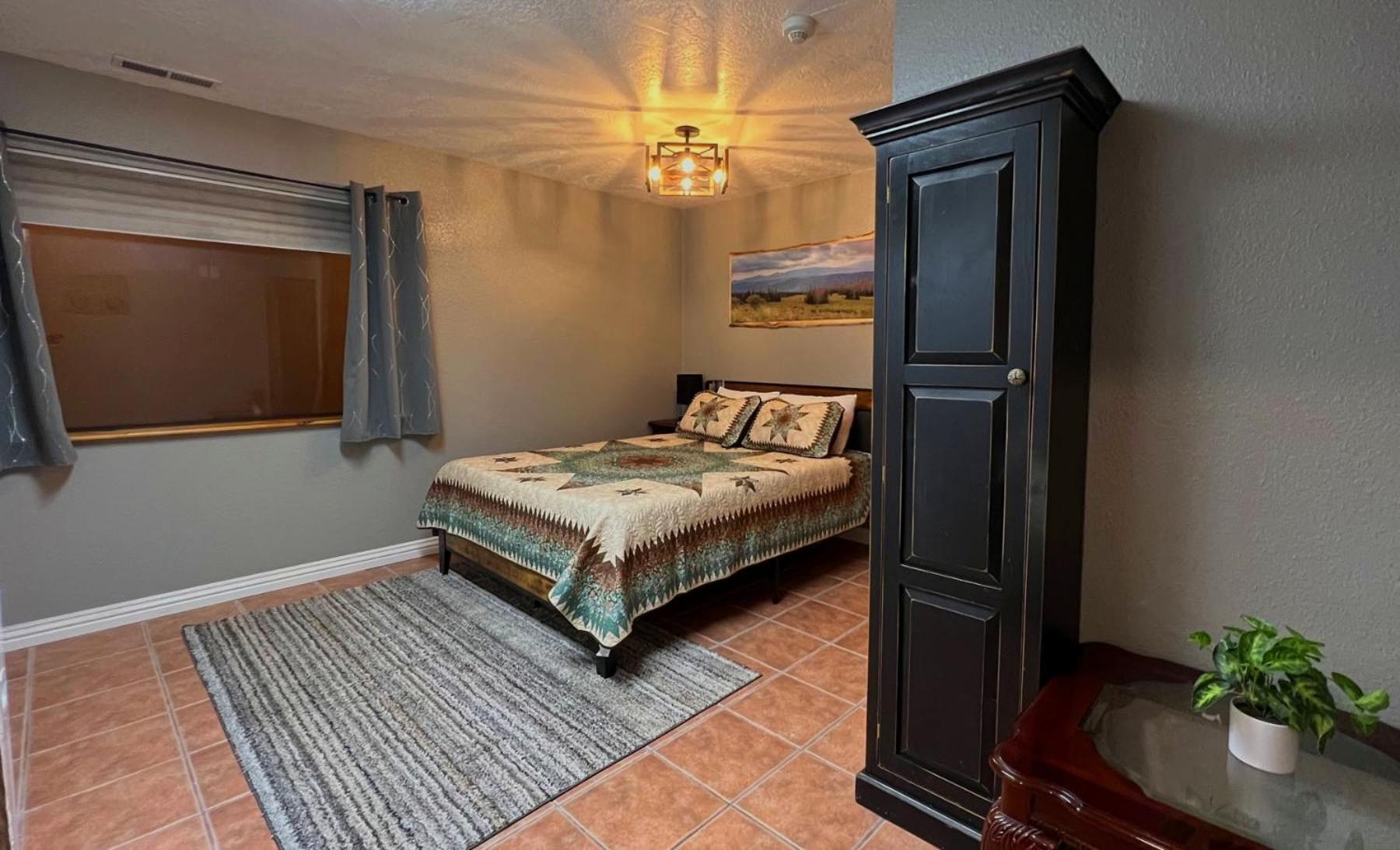 THE SNUGGLE INN