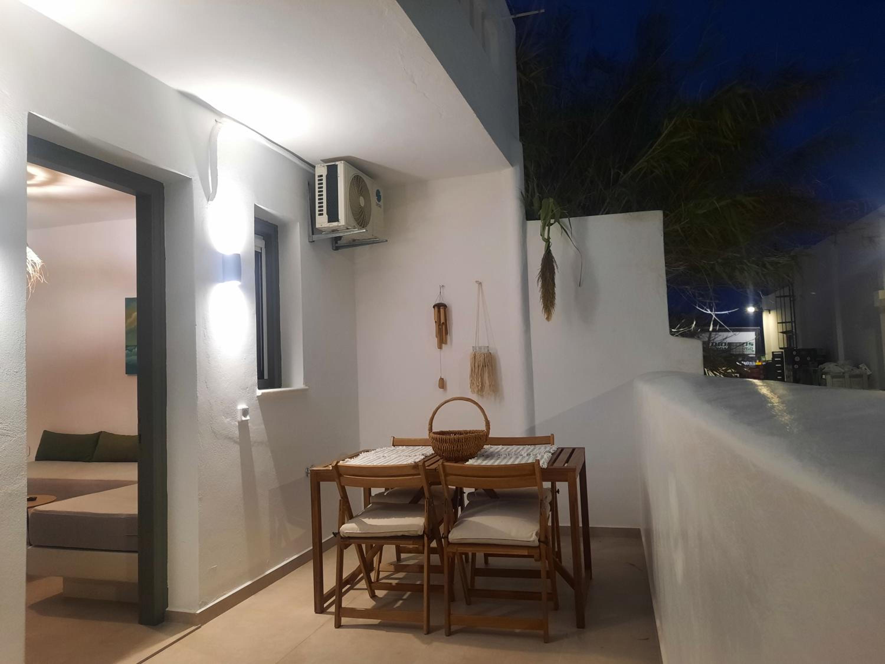 Konstantza's Elegant Apartment photo 5