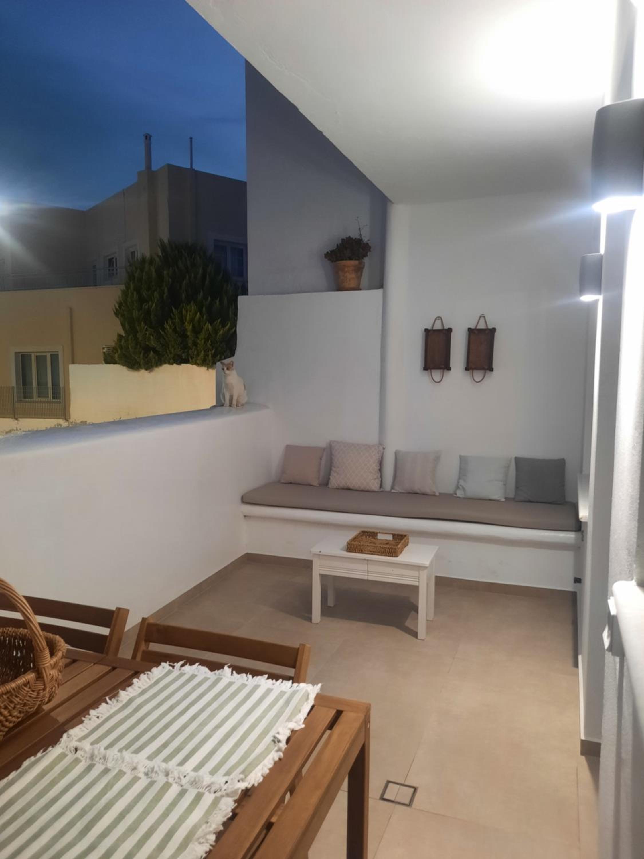 Konstantza's Elegant Apartment photo 3