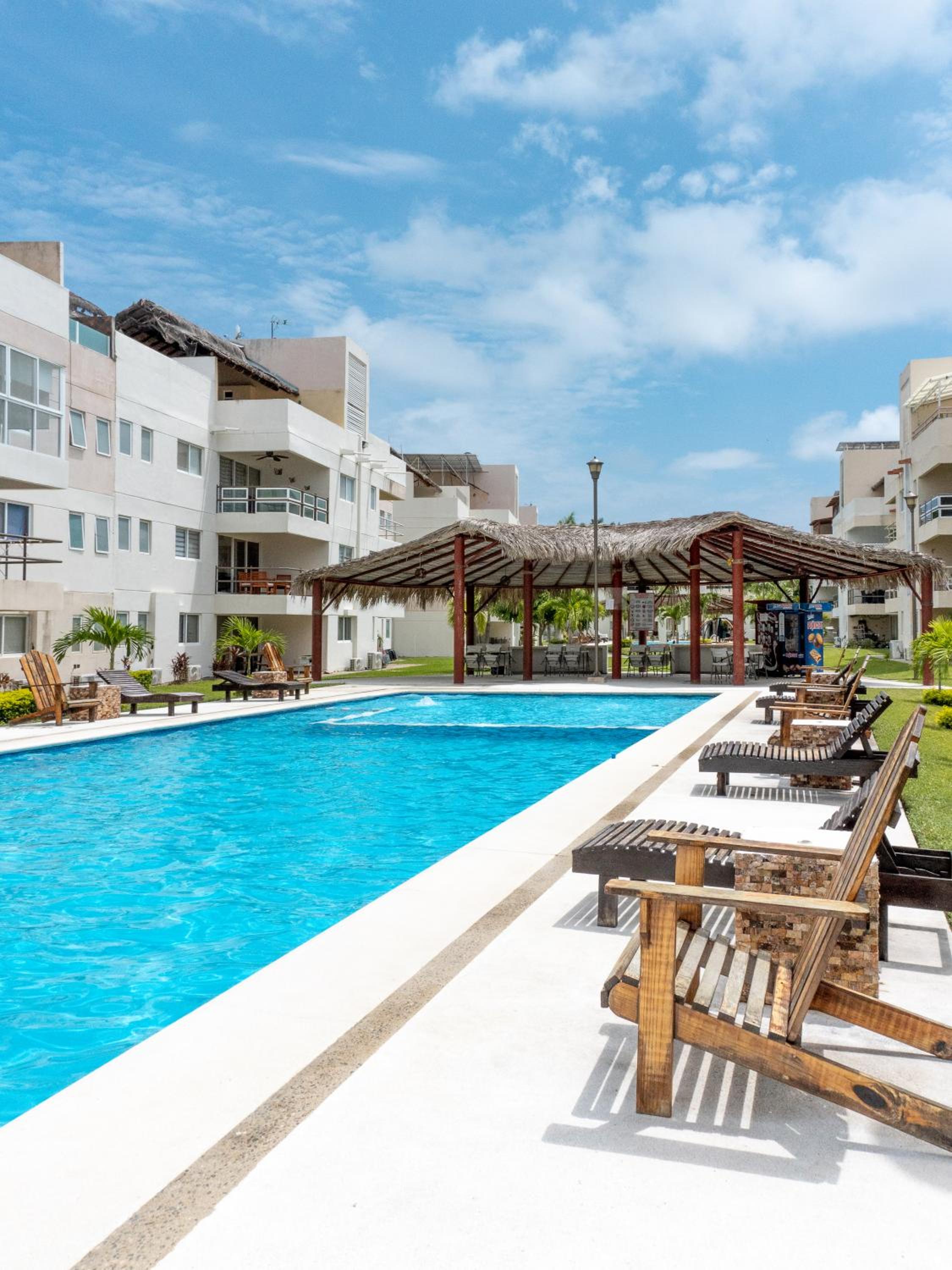 Acapulco Great location Pool Gym and Smart TV