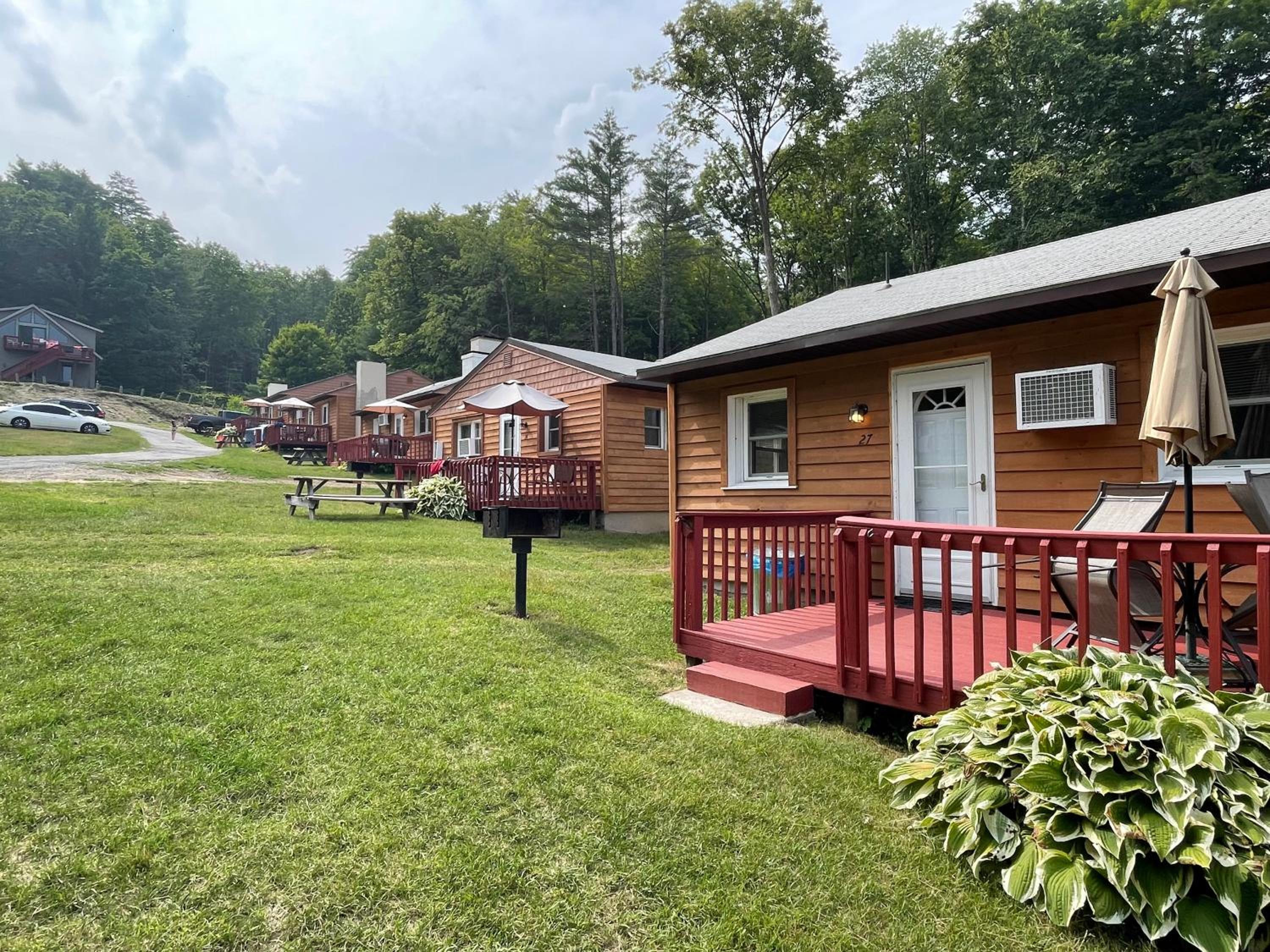 Hill View Motel and Cottages