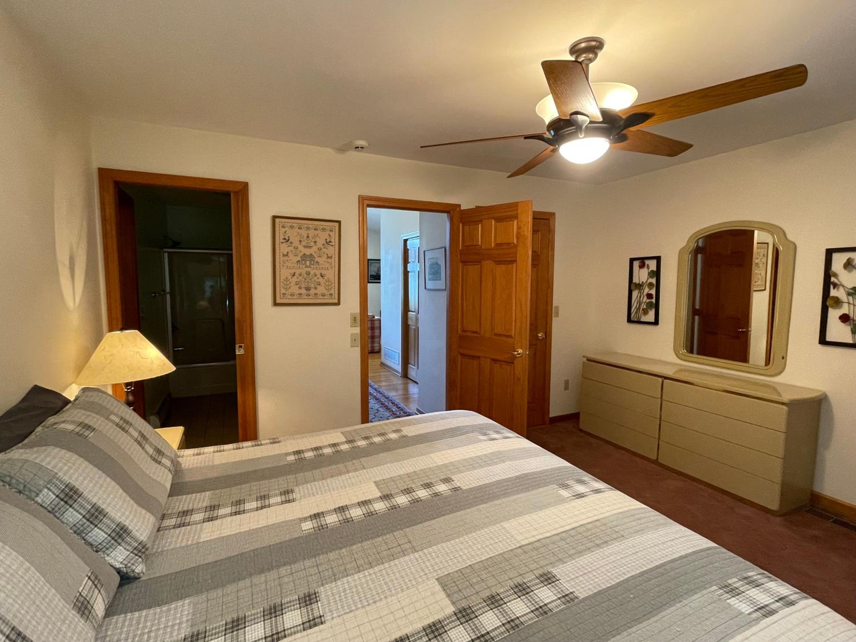 Hill View Motel and Cottages