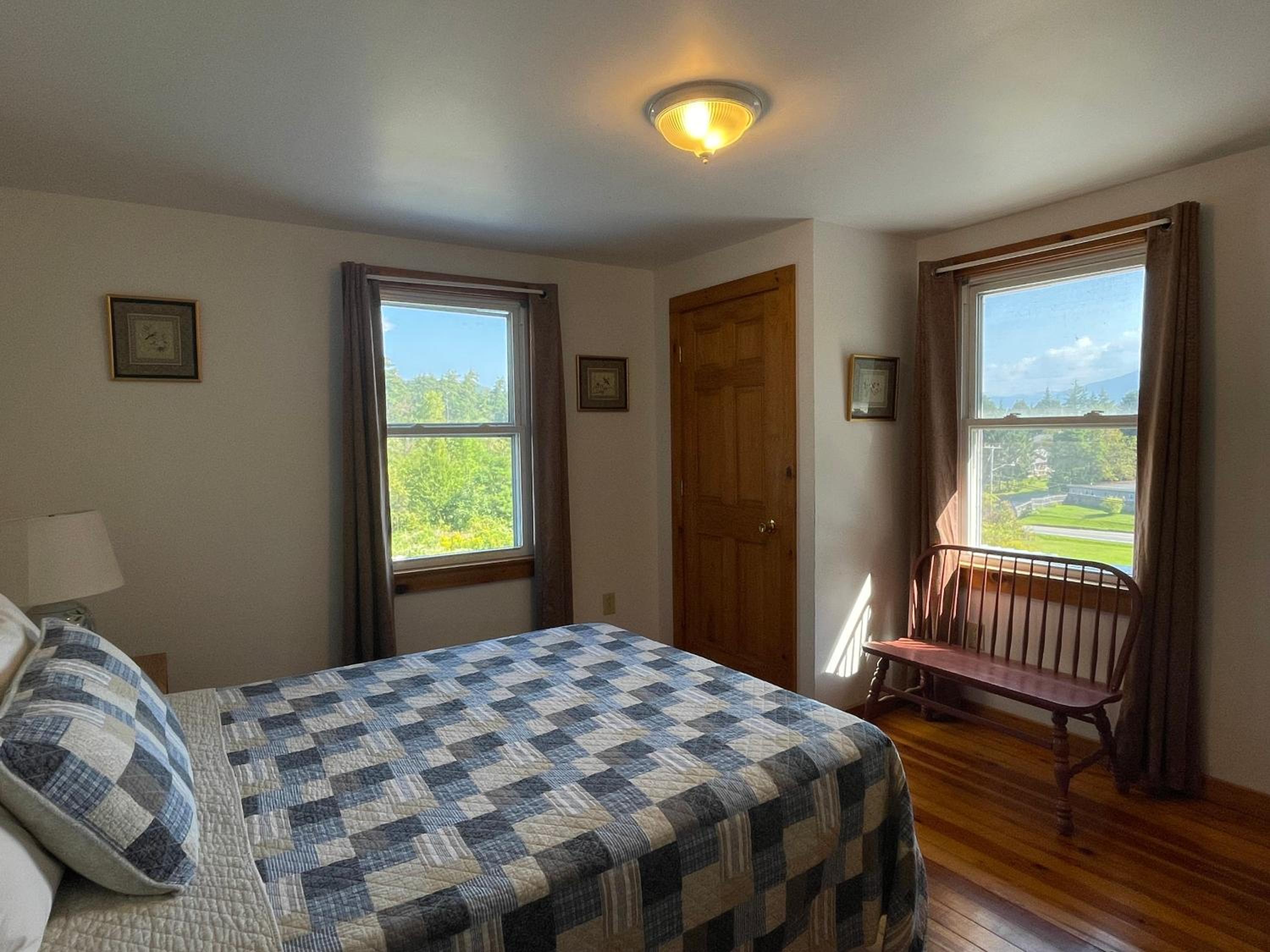 Hill View Motel and Cottages