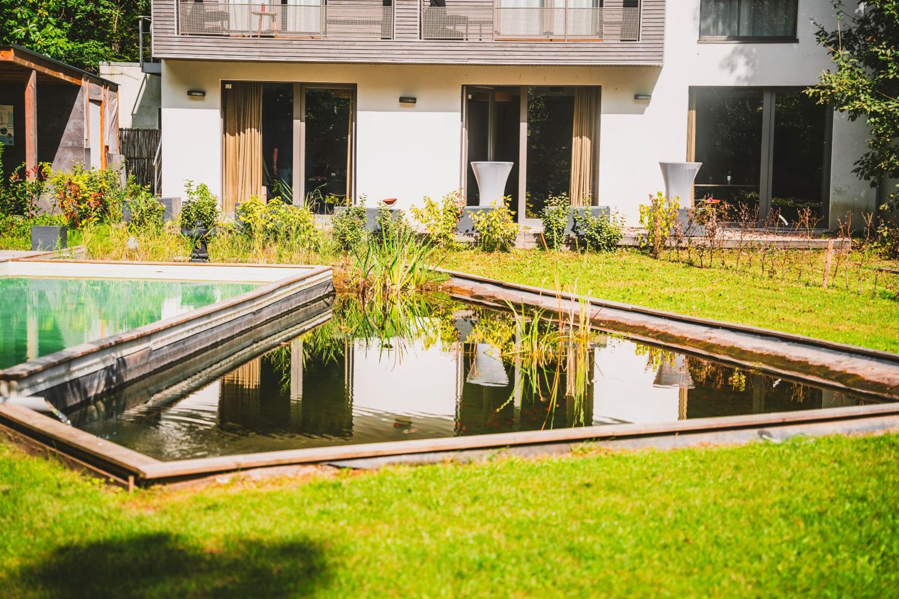 Utopia Village - Art & Nature Lodges