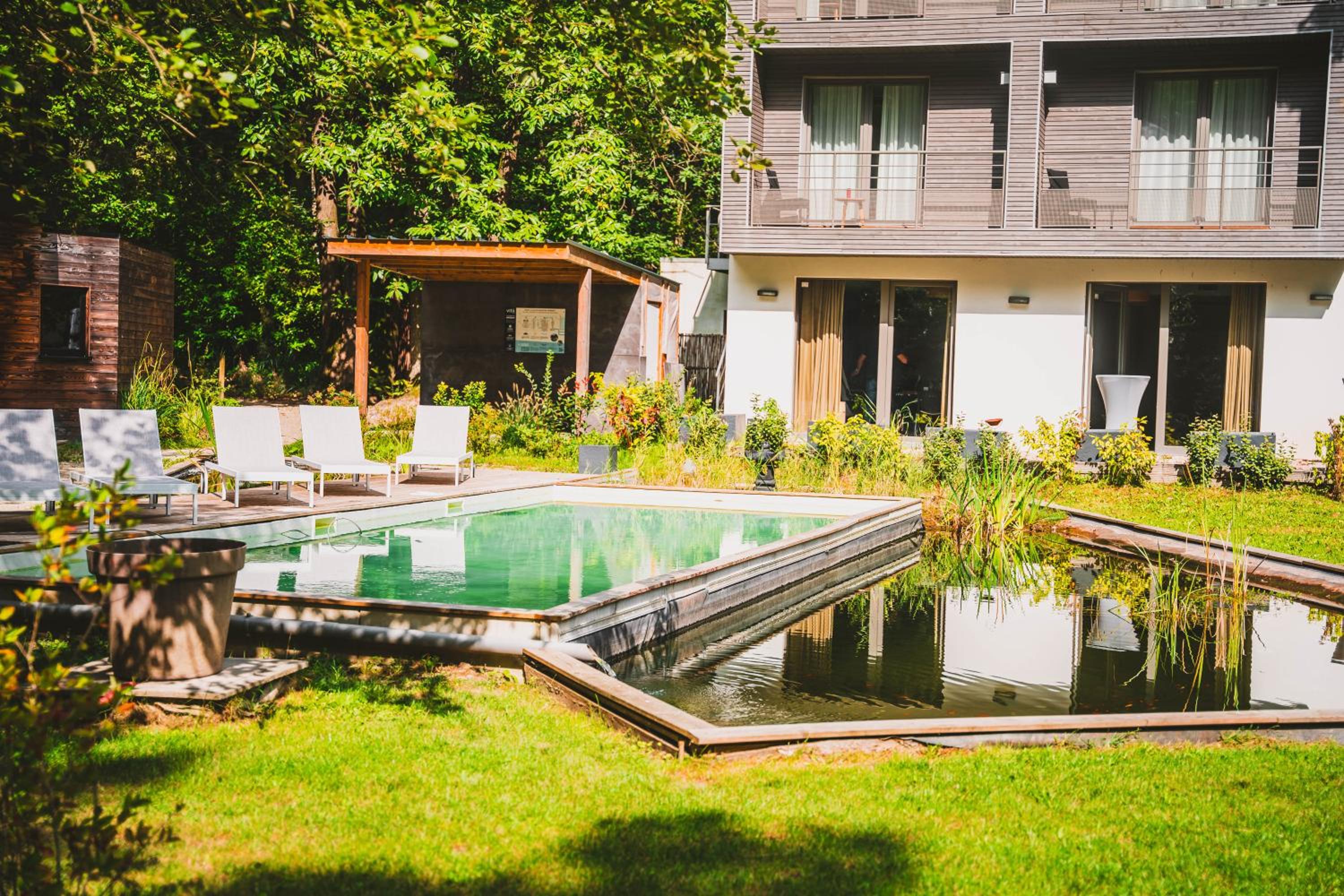 Utopia Village - Art & Nature Lodges