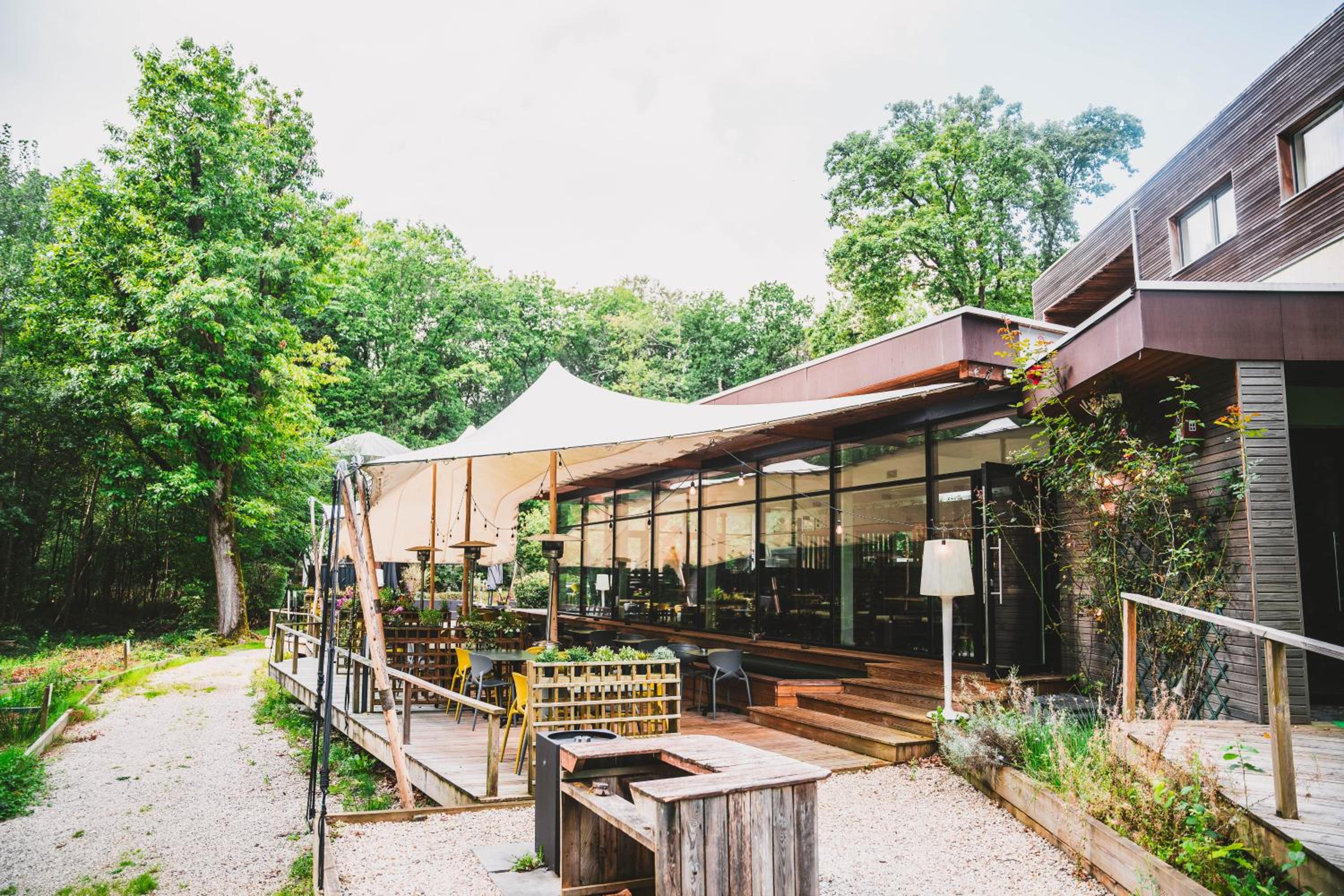 Utopia Village - Art & Nature Lodges