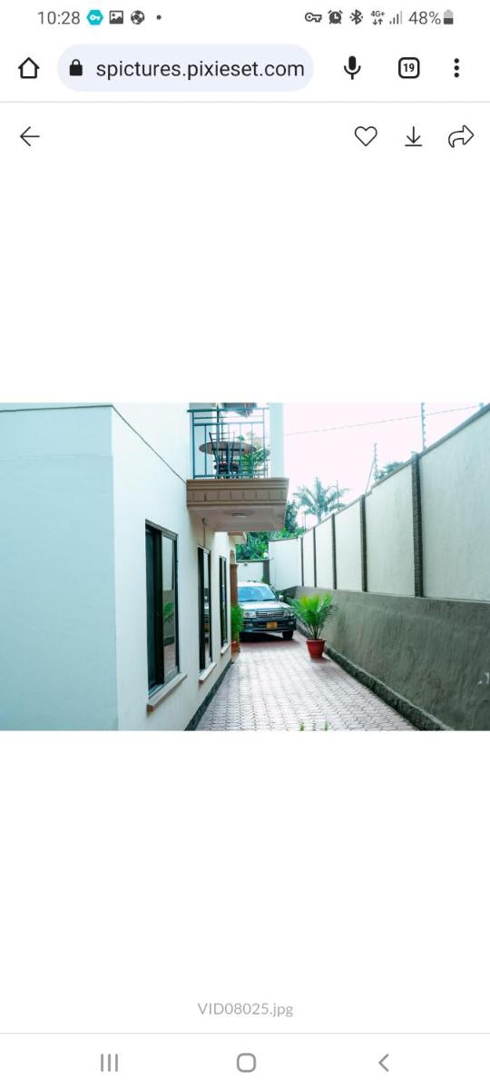 Molo Meru Home view 2