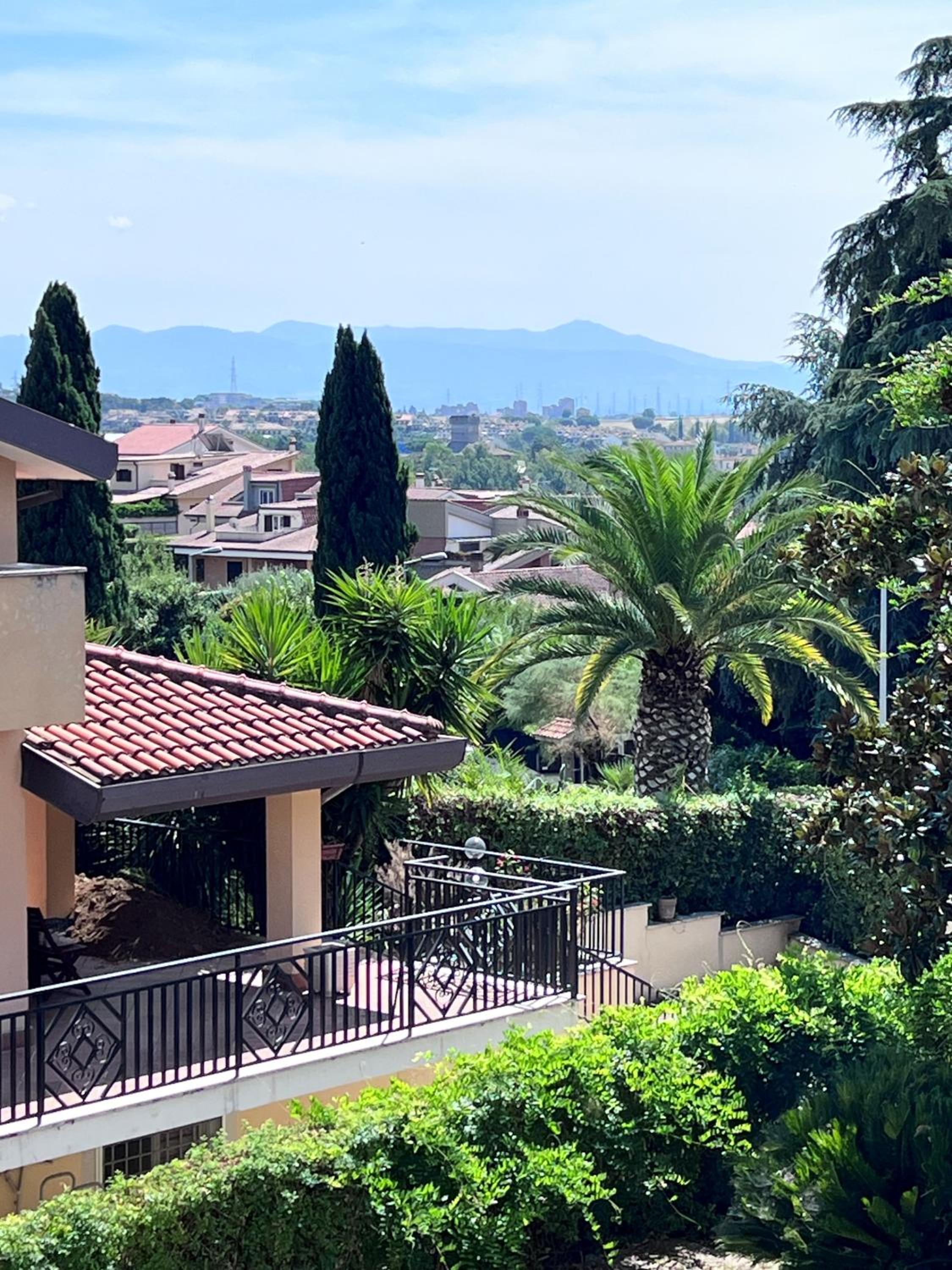 Villa Luxury Roma view 3