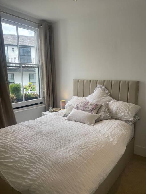 Spacious 1-bedroom apartment in Belsize Village