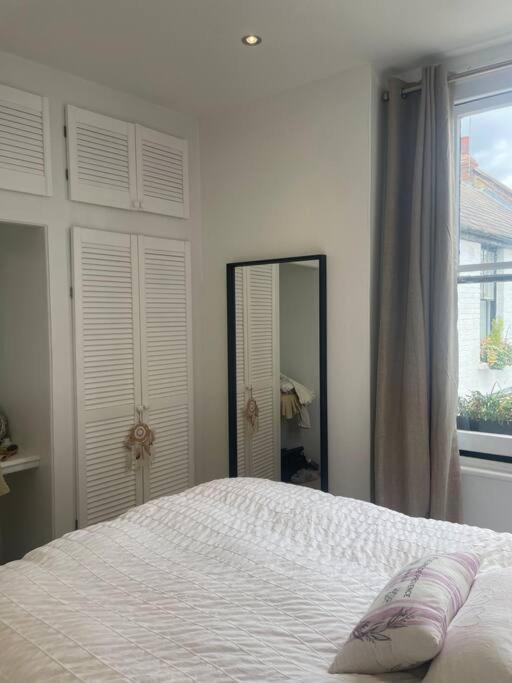 Spacious 1-bedroom apartment in Belsize Village