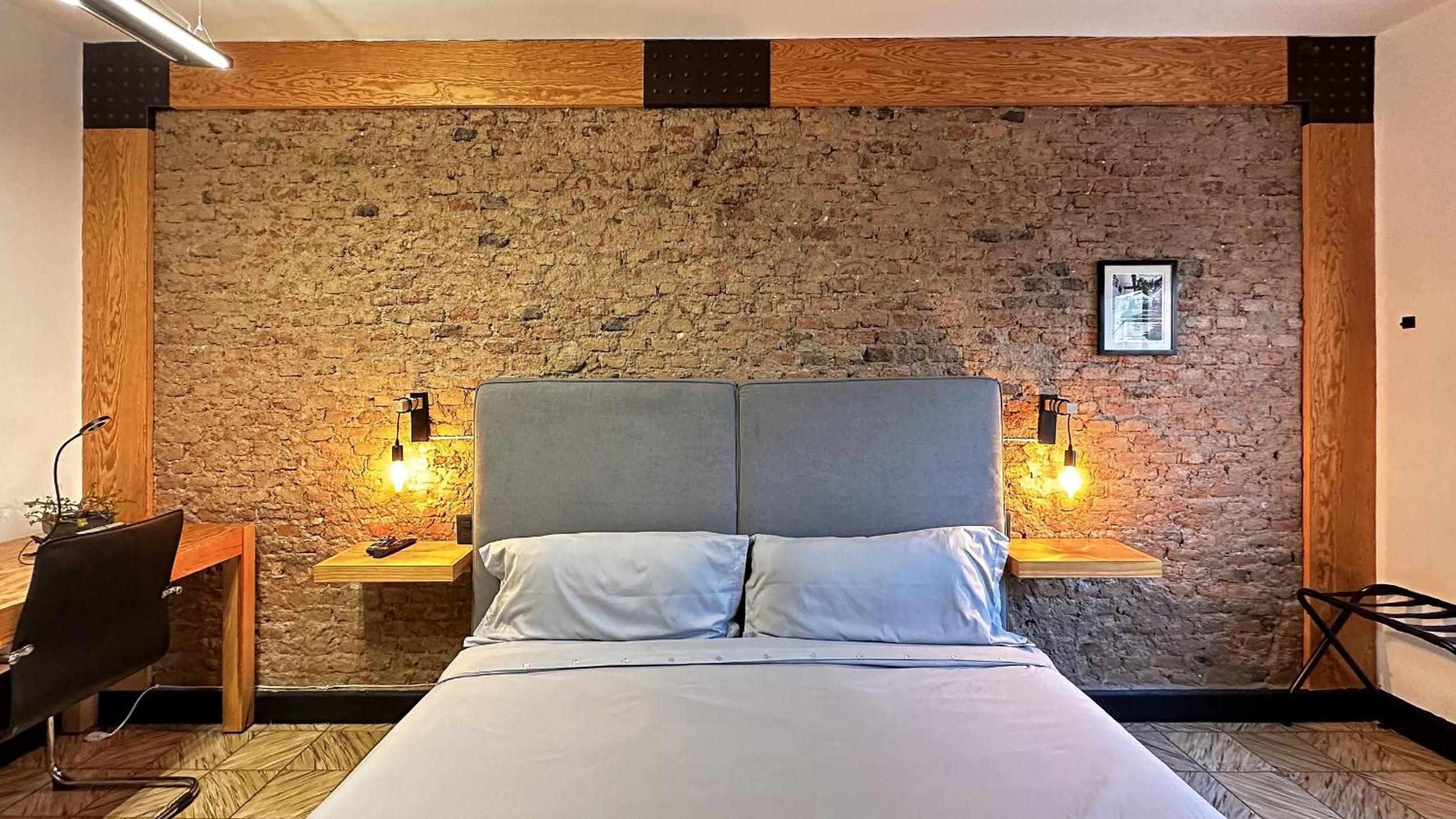 Habitaciones privadas con baño propio en una zona segura y céntrica de Guadalajara.