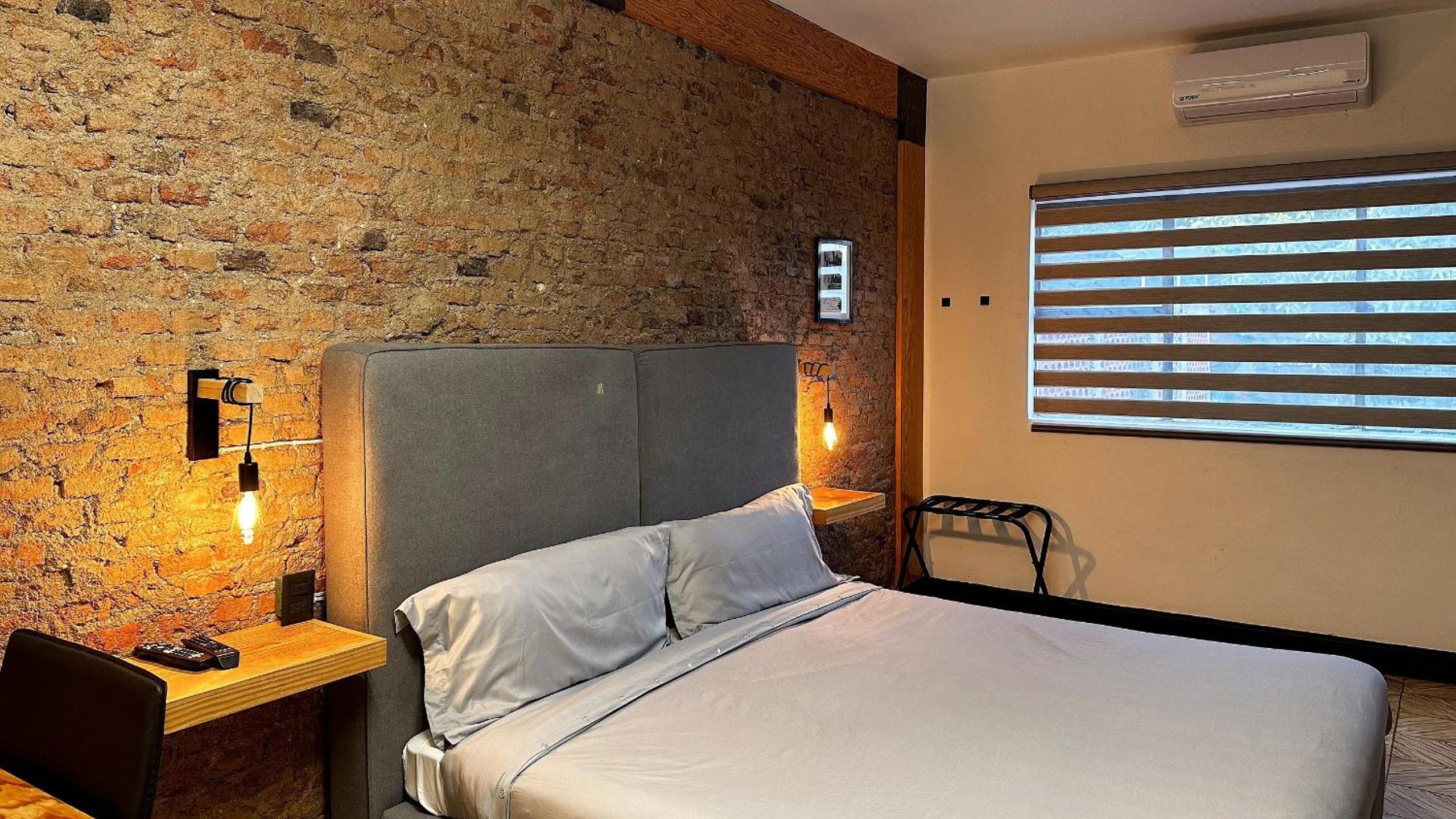 Habitaciones privadas con baño propio en una zona segura y céntrica de Guadalajara.