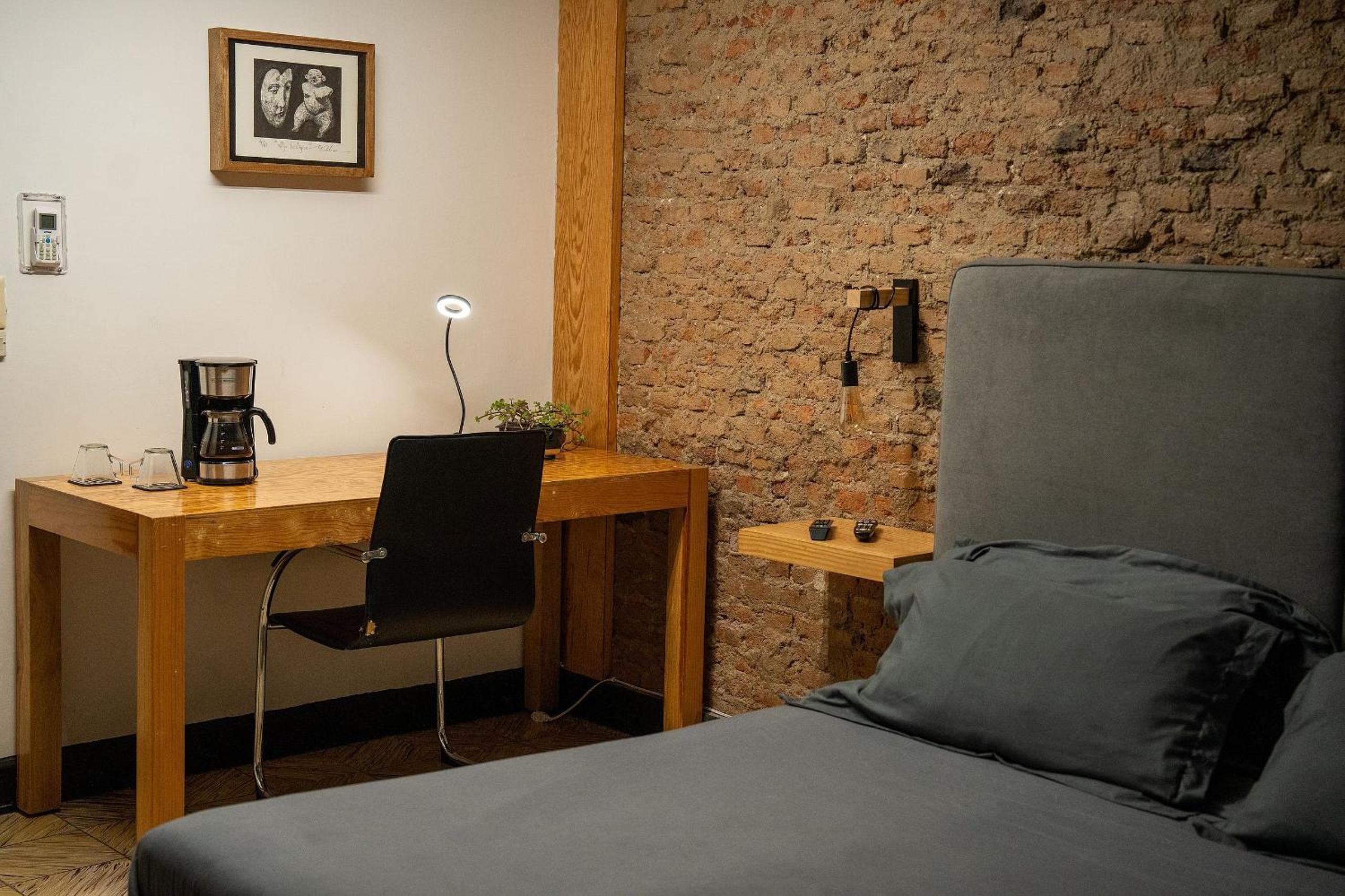 Habitaciones privadas con baño propio en una zona segura y céntrica de Guadalajara.