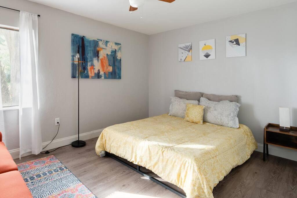 Cute downtown home by Depot Park