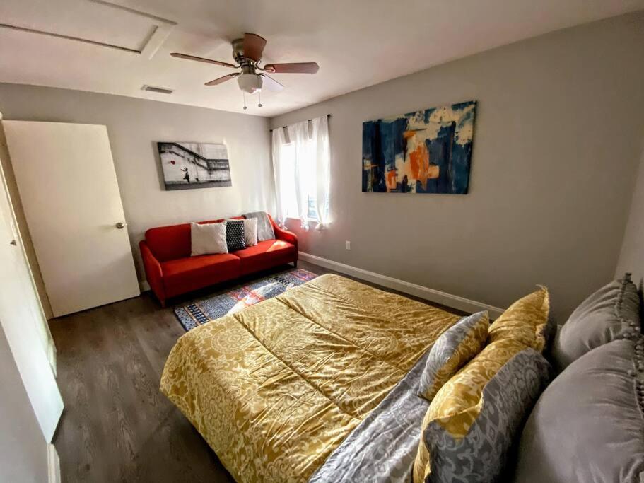 Cute downtown home by Depot Park