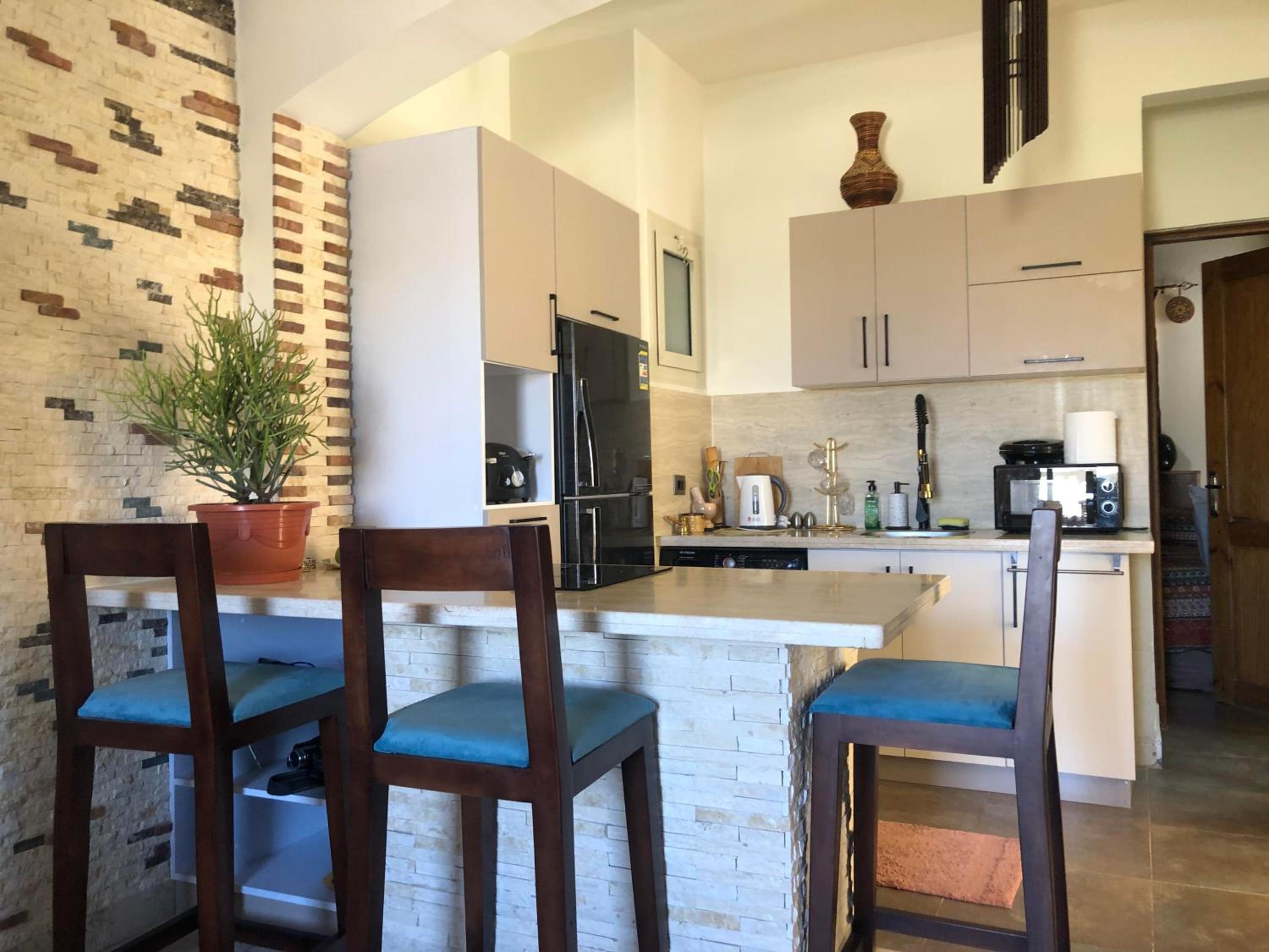 1 Bed Apartment with Public Pool HotTub & PetsOk