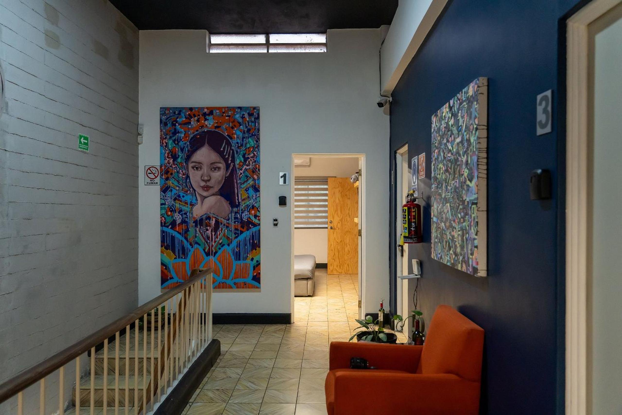 Habitaciones privadas con baño propio en una zona segura y céntrica de Guadalajara.