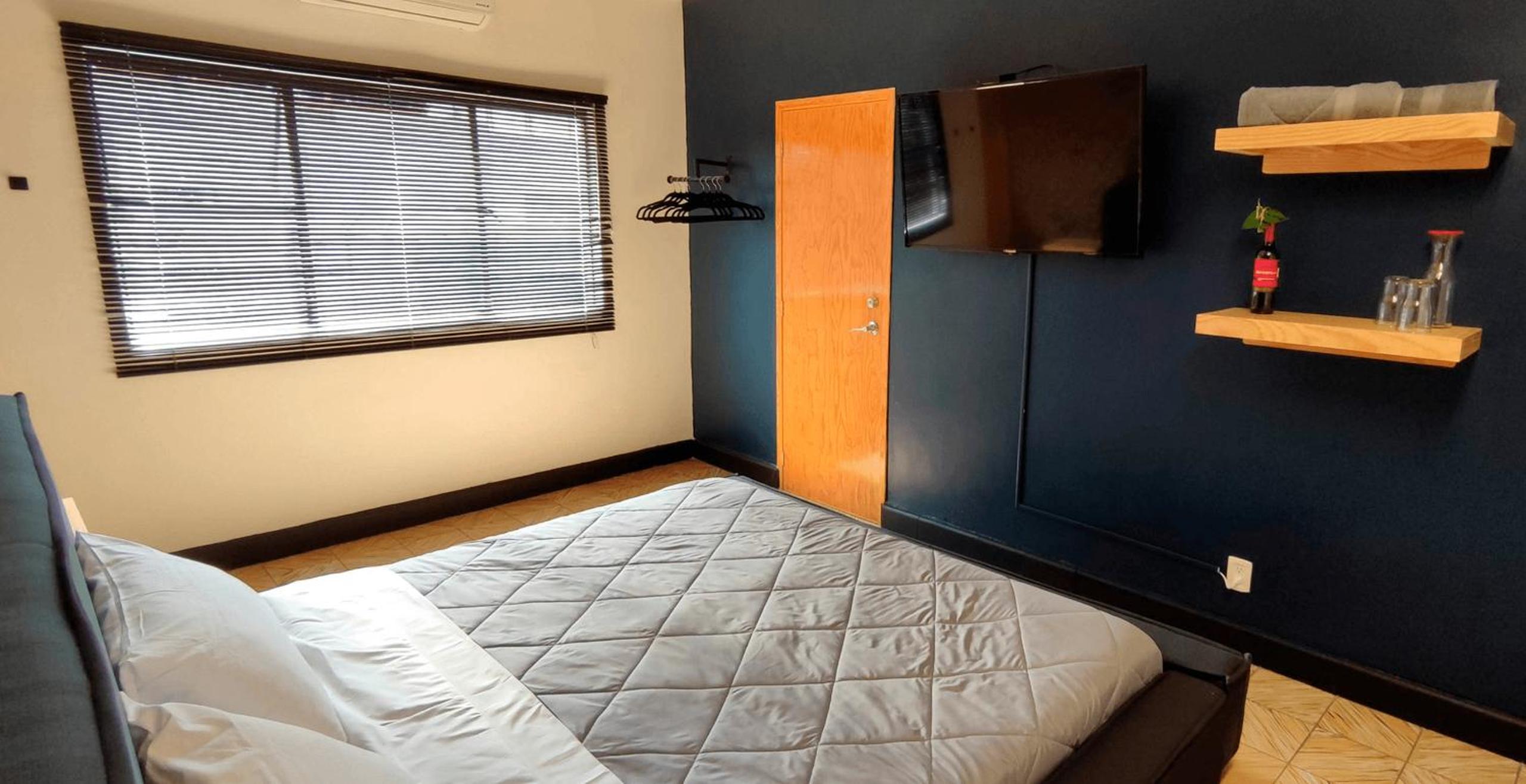 Habitaciones privadas con baño propio en una zona segura y céntrica de Guadalajara.