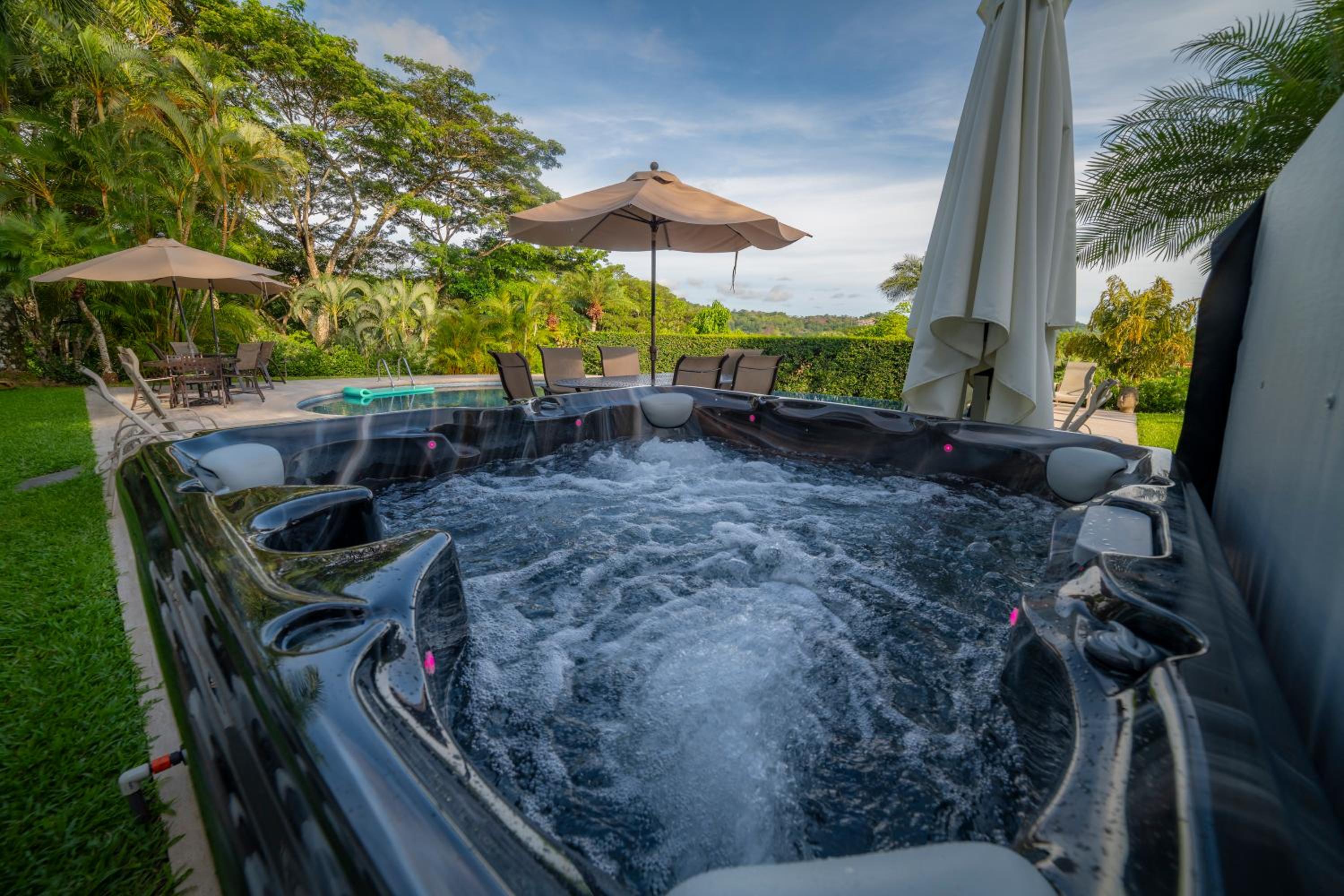 Casa Patron 6 bdrs pool in Los Suenos