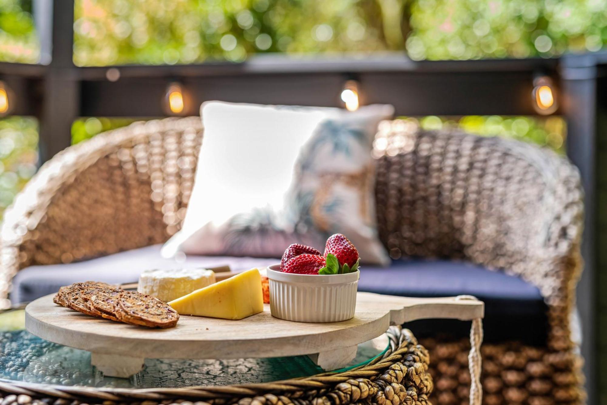Elevata Villa Montville - Magnesium Spa & Fireplace set in a Lush Tropical Garden