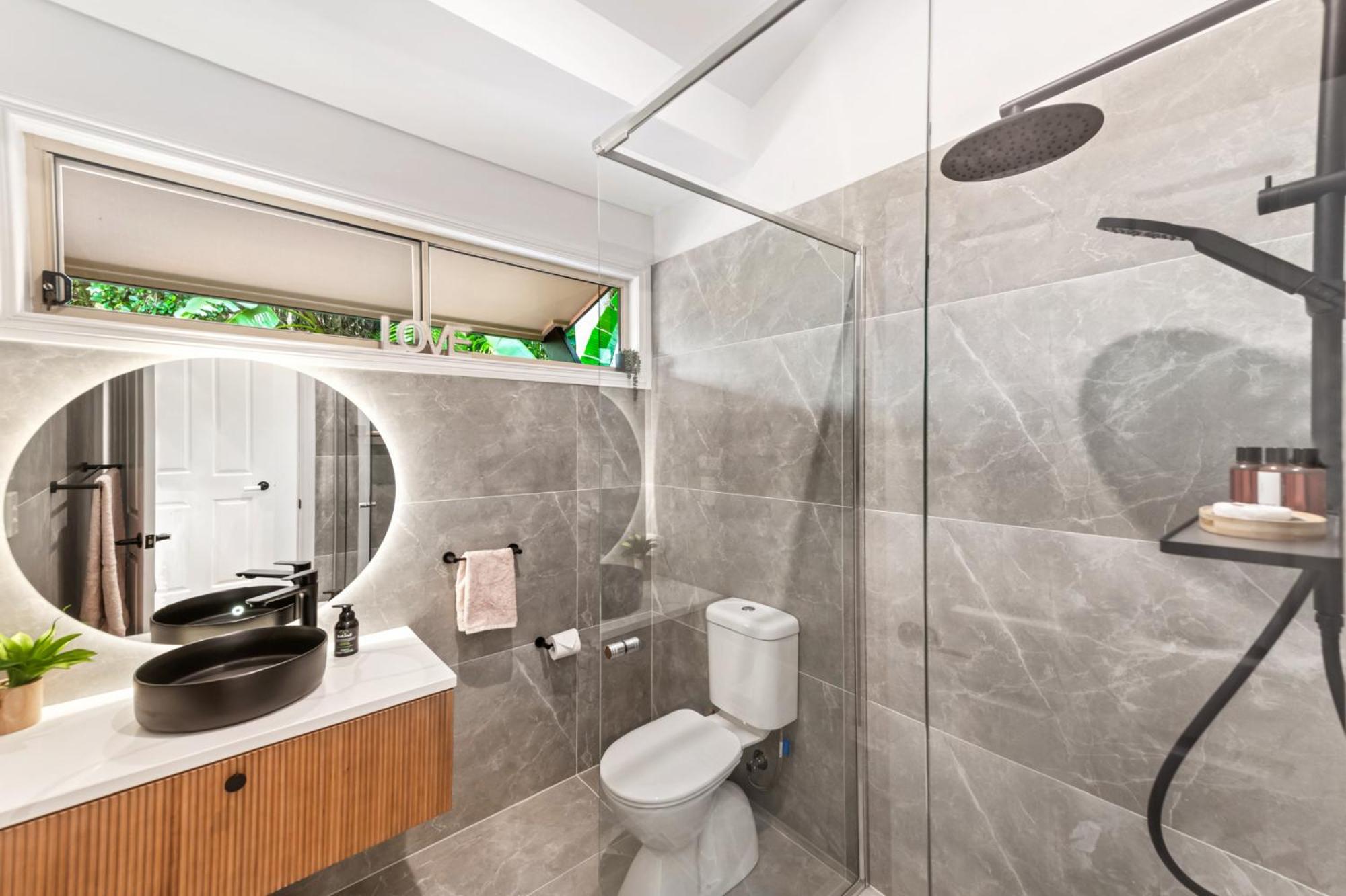 Elevata Villa Montville - Magnesium Spa & Fireplace set in a Lush Tropical Garden