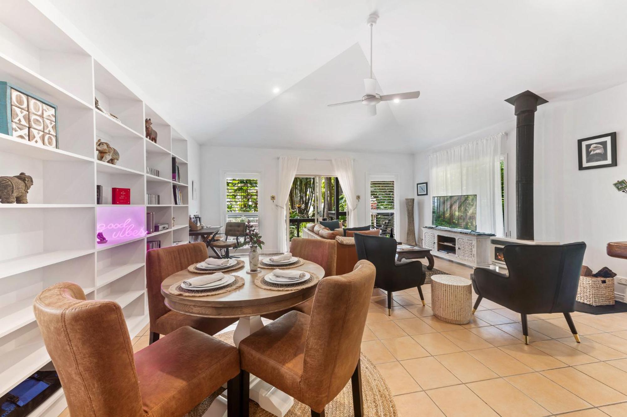 Elevata Villa Montville - Magnesium Spa & Fireplace set in a Lush Tropical Garden