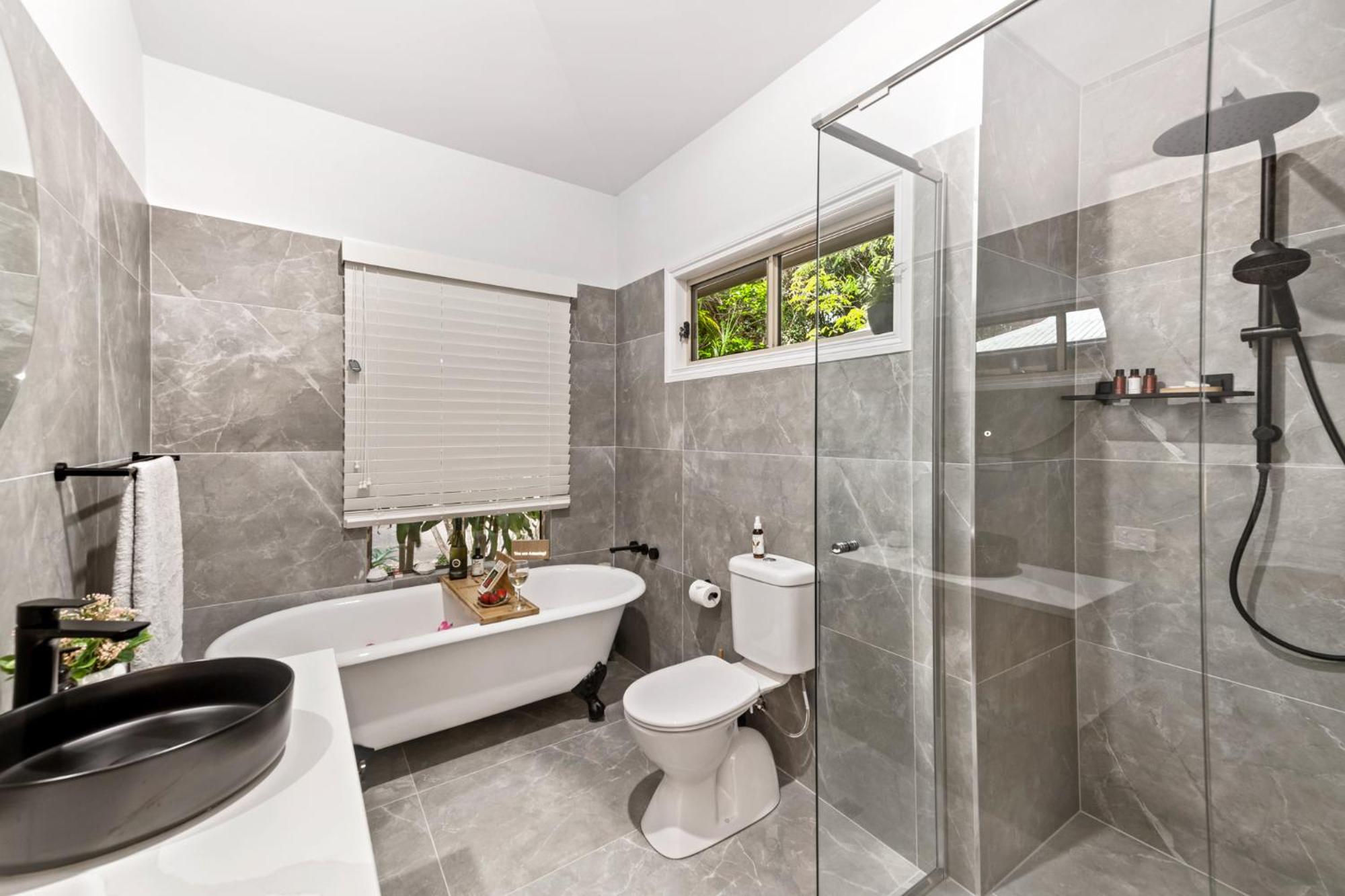 Elevata Villa Montville - Magnesium Spa & Fireplace set in a Lush Tropical Garden