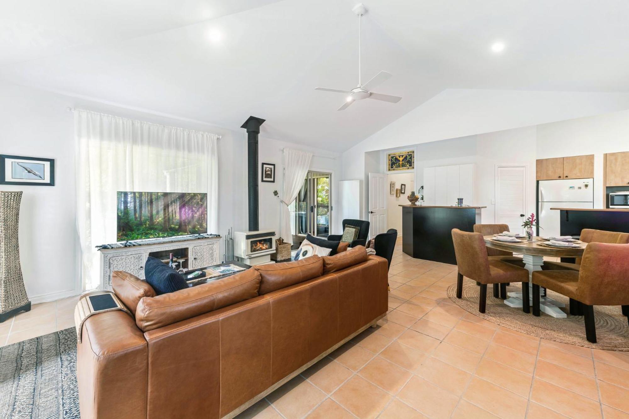 Elevata Villa Montville - Magnesium Spa & Fireplace set in a Lush Tropical Garden