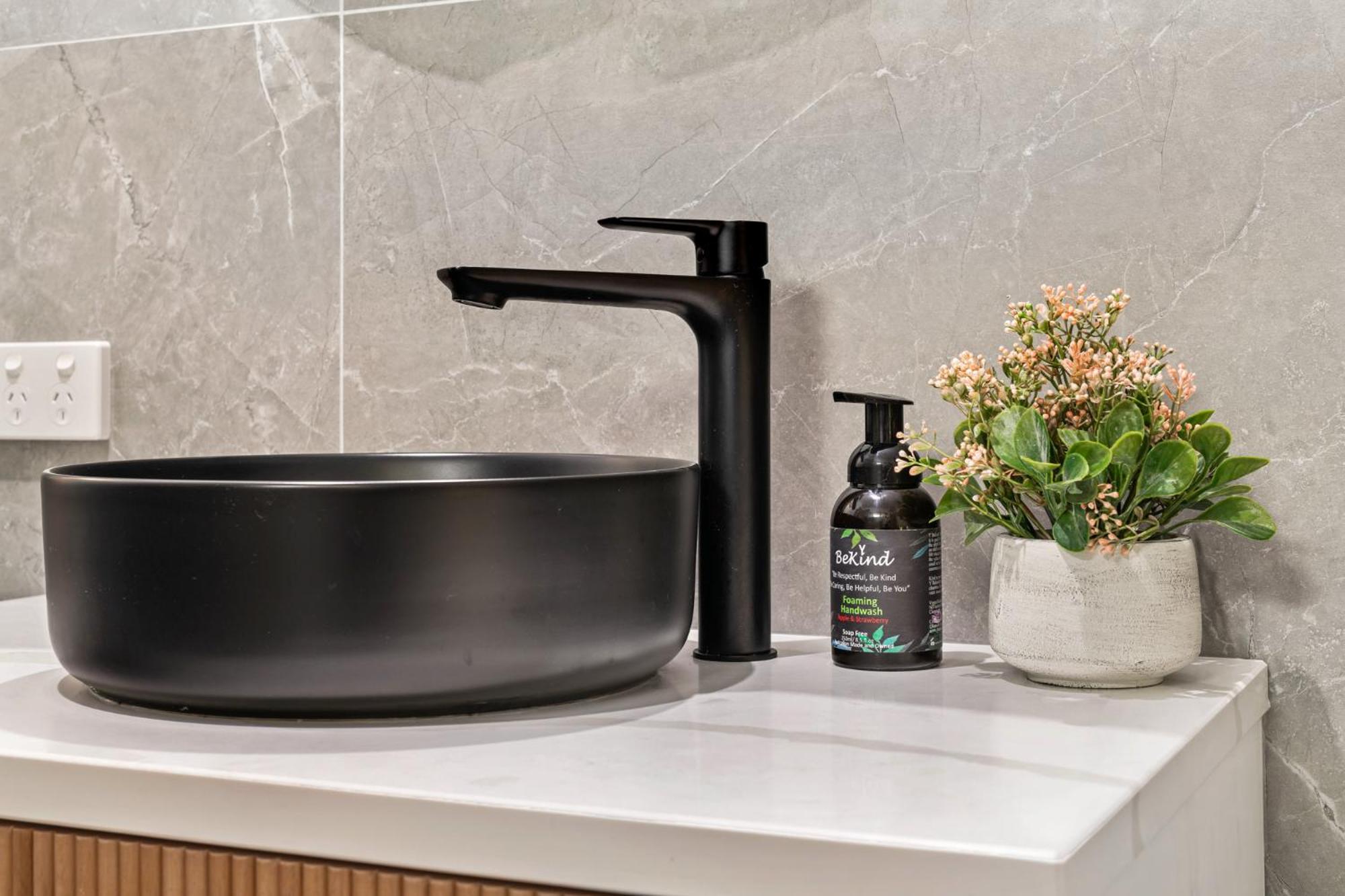 Elevata Villa Montville - Magnesium Spa & Fireplace set in a Lush Tropical Garden