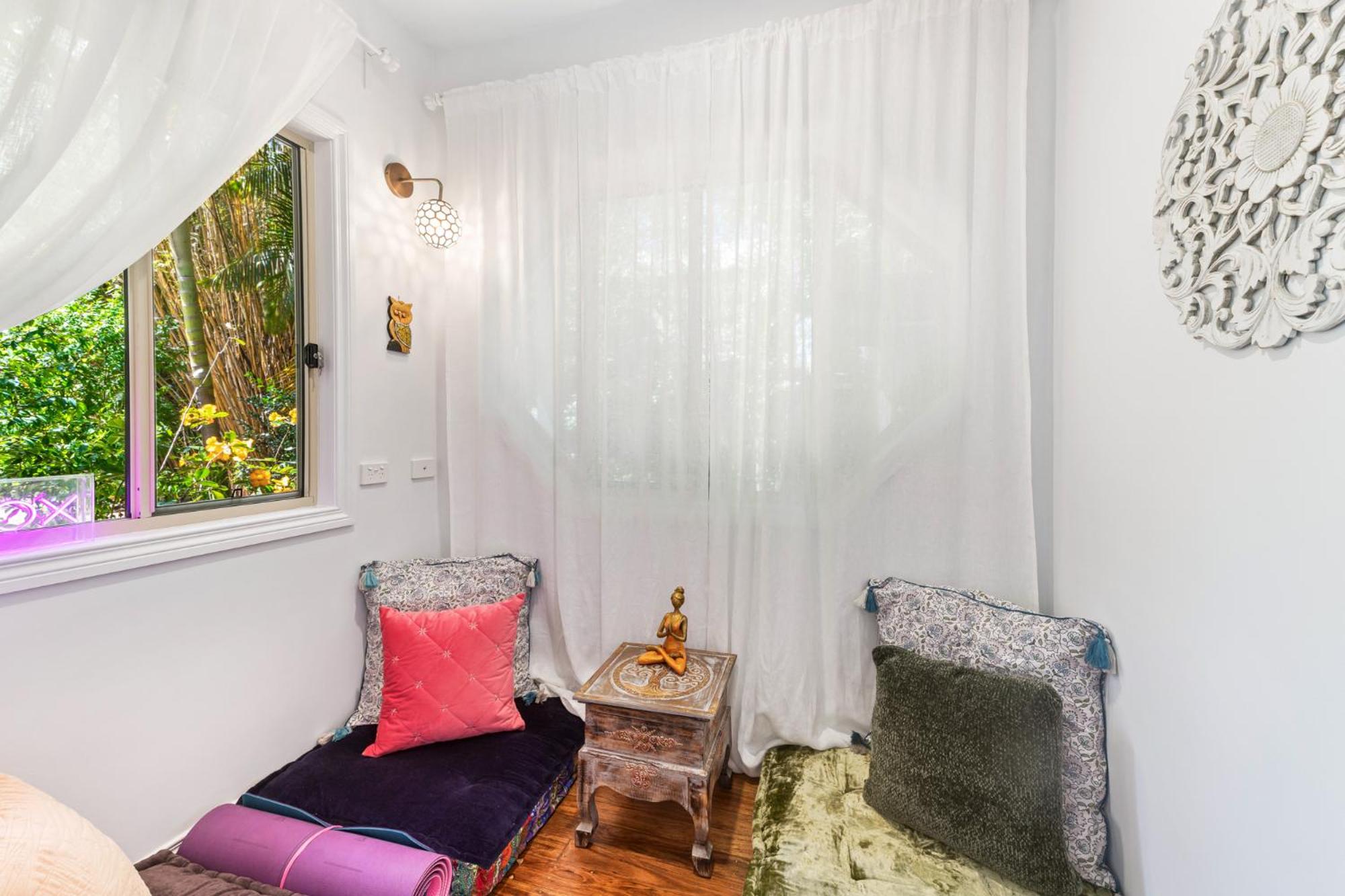 Elevata Villa Montville - Magnesium Spa & Fireplace set in a Lush Tropical Garden