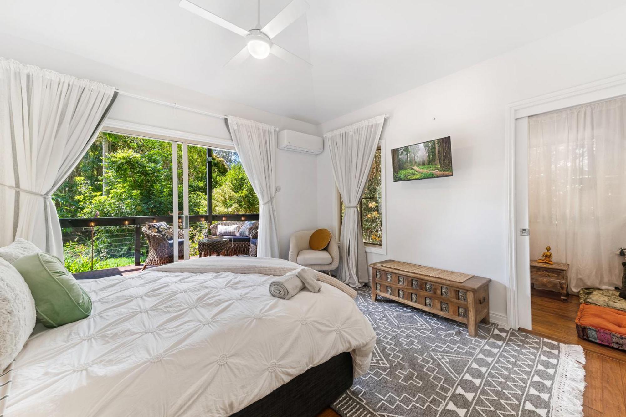 Elevata Villa Montville - Magnesium Spa & Fireplace set in a Lush Tropical Garden