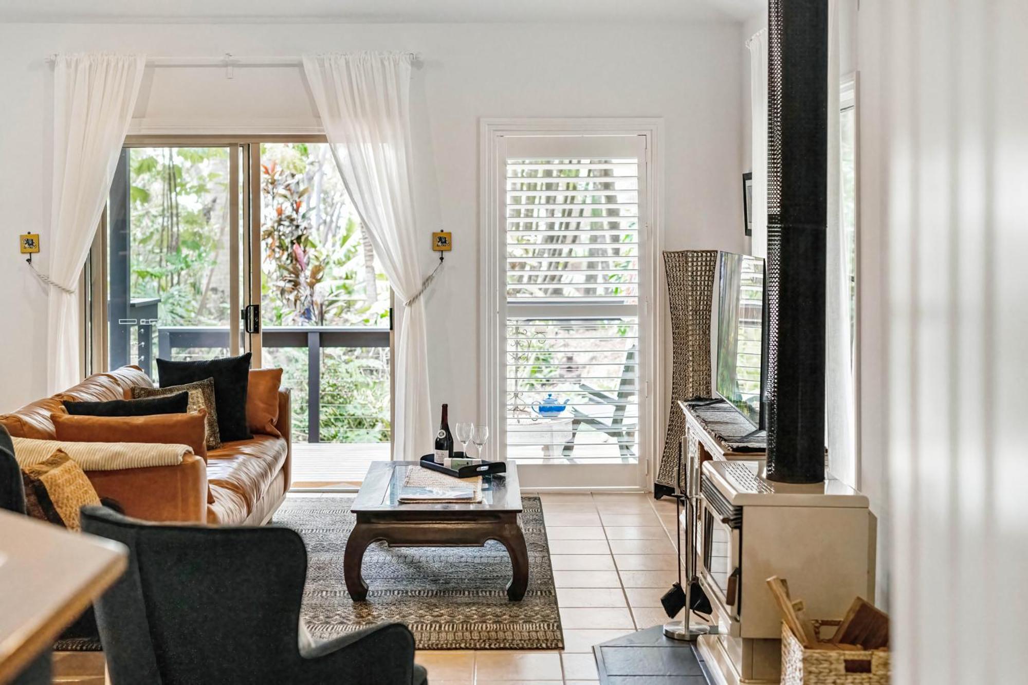 Elevata Villa Montville - Magnesium Spa & Fireplace set in a Lush Tropical Garden