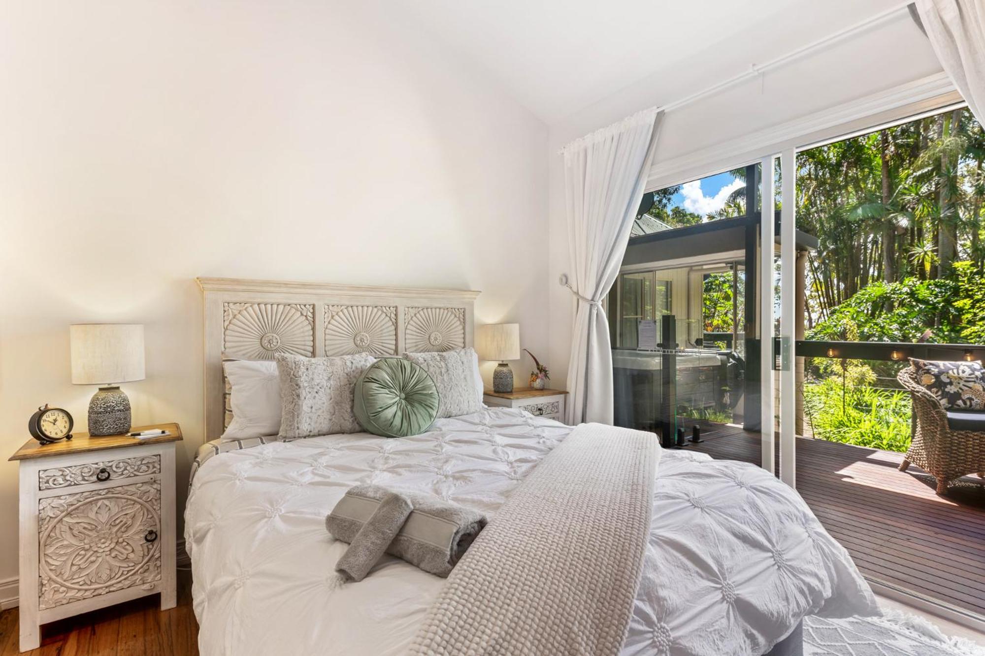 Elevata Villa Montville - Magnesium Spa & Fireplace set in a Lush Tropical Garden