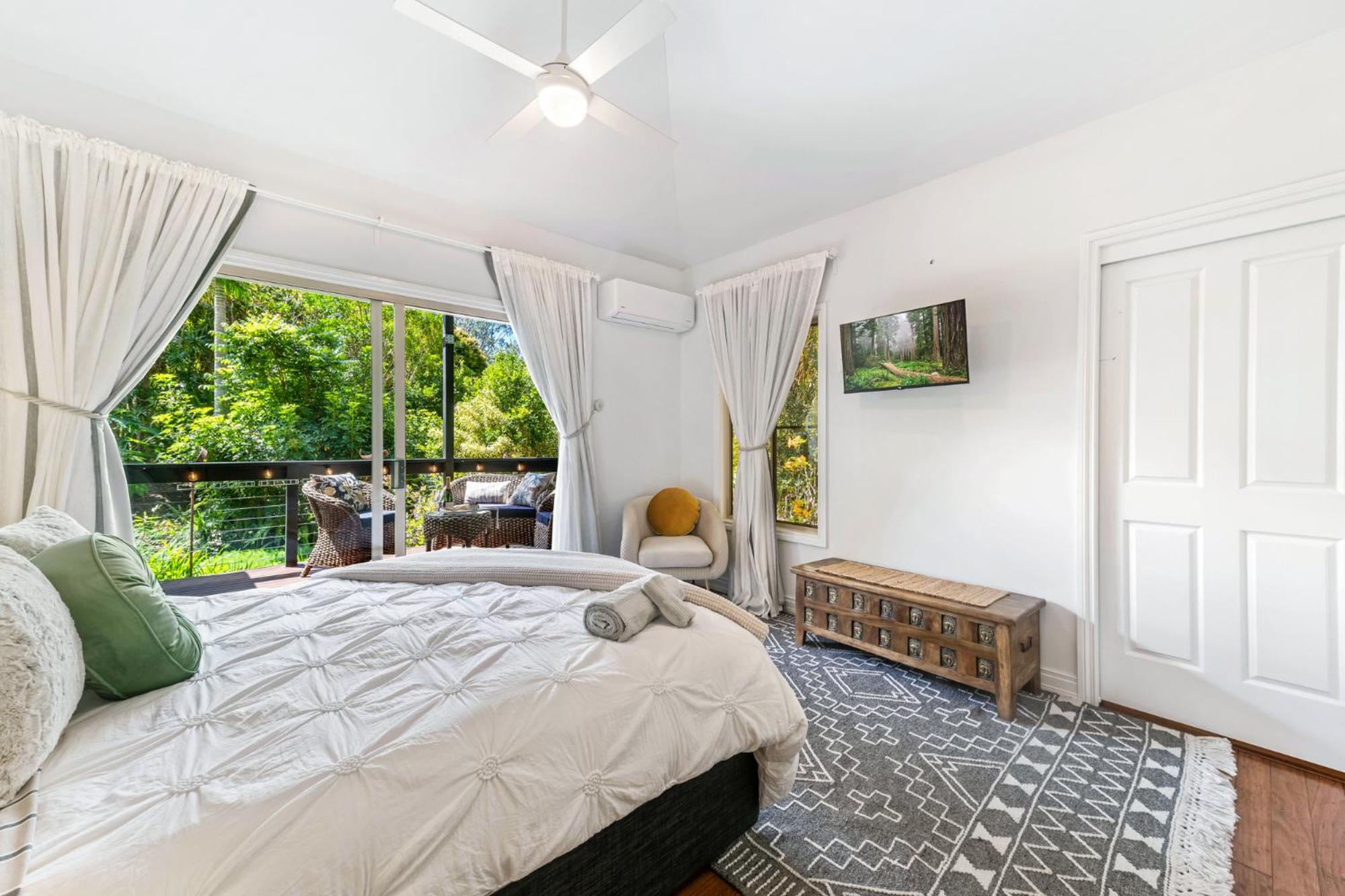 Elevata Villa Montville - Magnesium Spa & Fireplace set in a Lush Tropical Garden