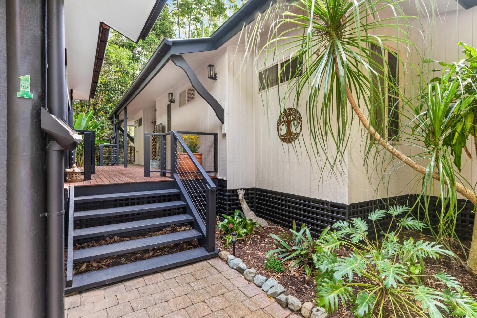 Elevata Villa Montville - Magnesium Spa & Fireplace set in a Lush Tropical Garden