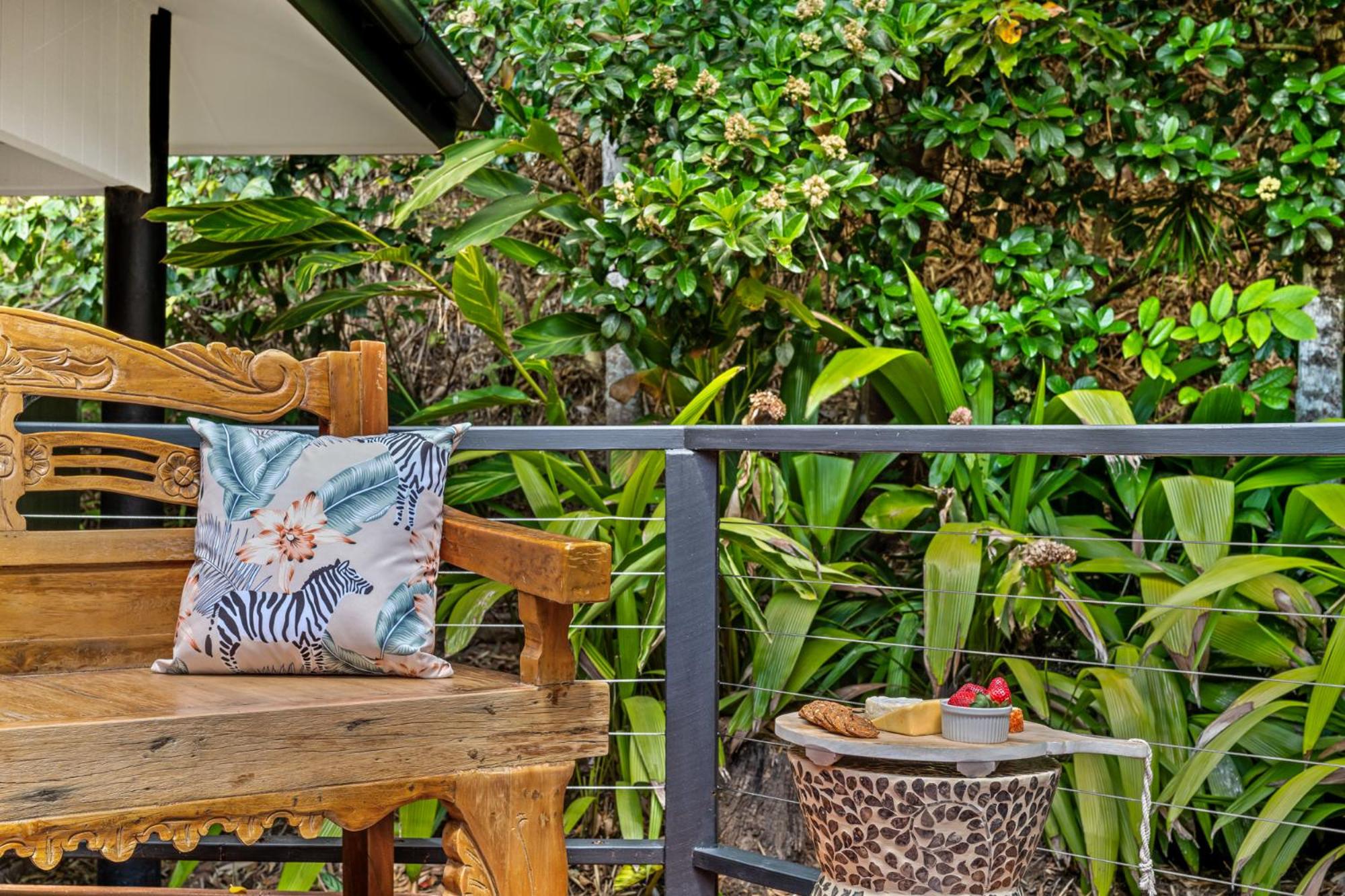 Elevata Villa Montville - Magnesium Spa & Fireplace set in a Lush Tropical Garden