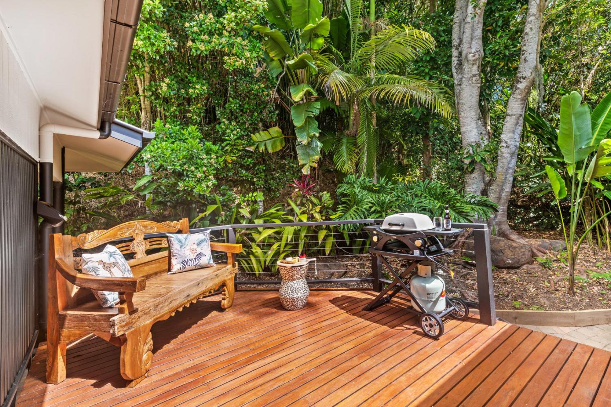 Elevata Villa Montville - Magnesium Spa & Fireplace set in a Lush Tropical Garden