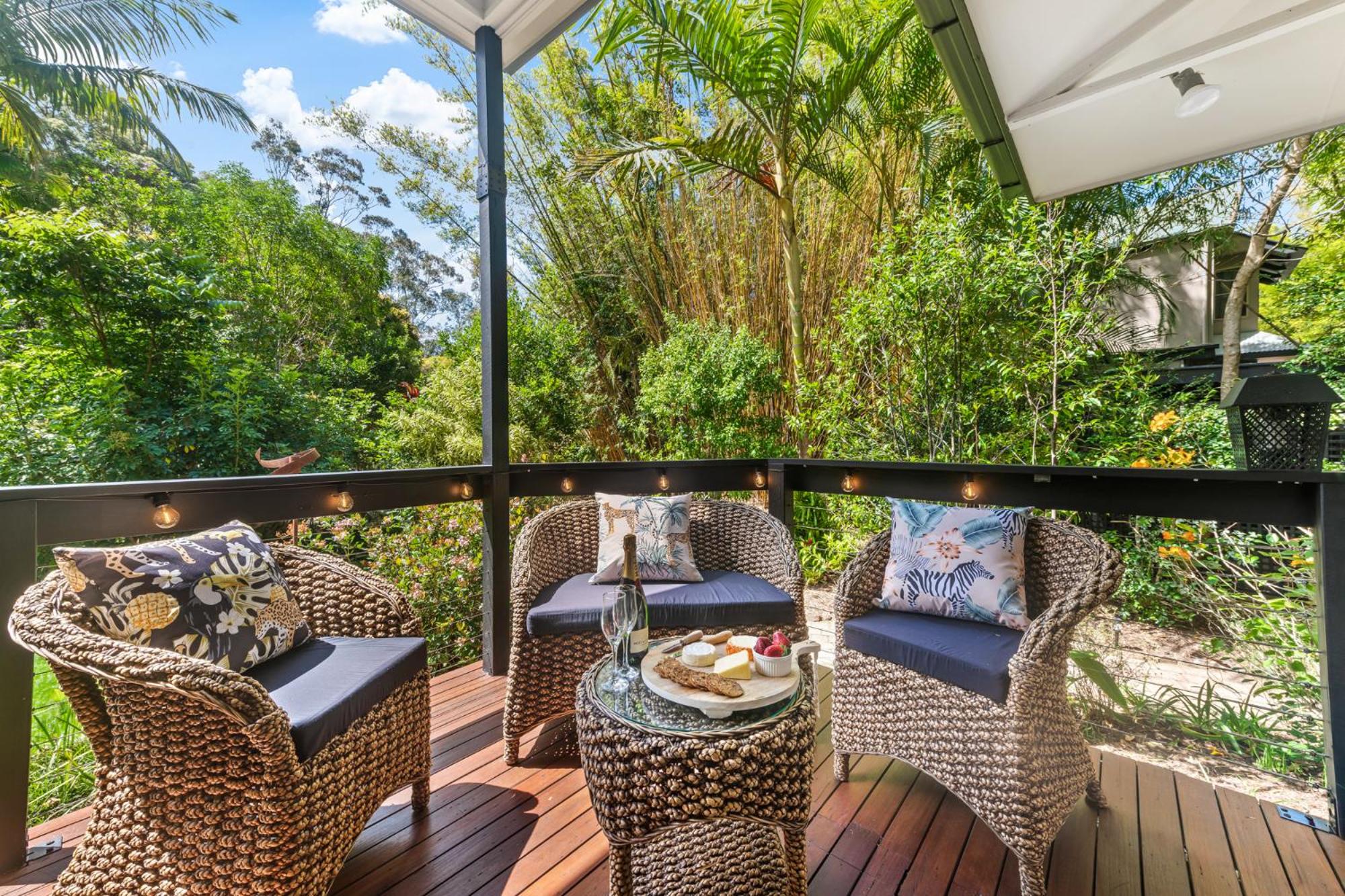 Elevata Villa Montville - Magnesium Spa & Fireplace set in a Lush Tropical Garden